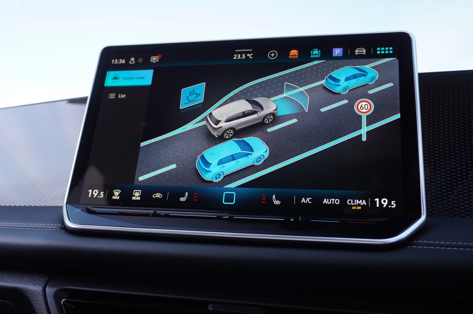 Volkswagen-Tiguan-image-30