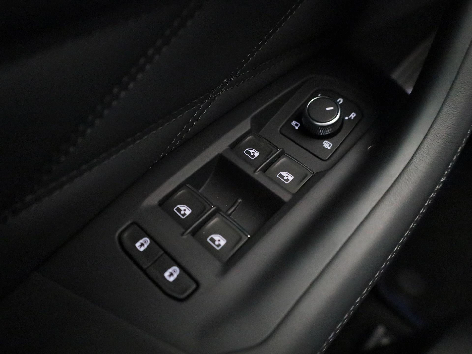 Volkswagen-Touareg-image-30