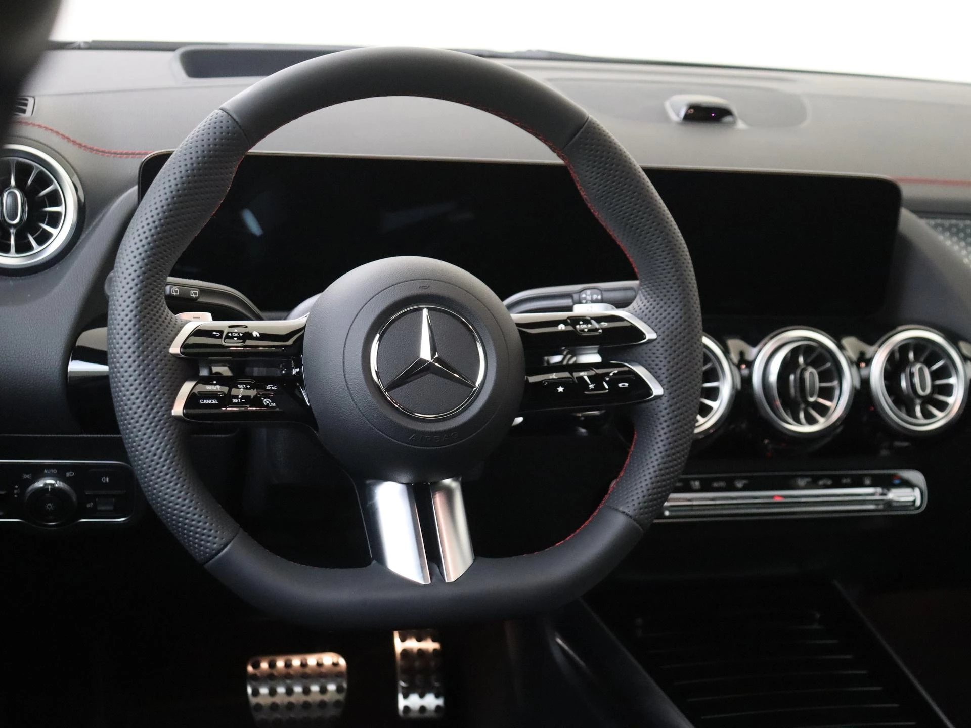 Mercedes-Benz-EQA-image-9