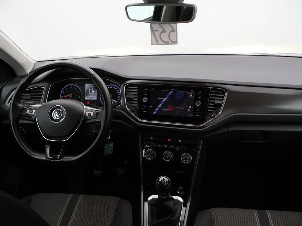 Volkswagen-T-Roc-image-11