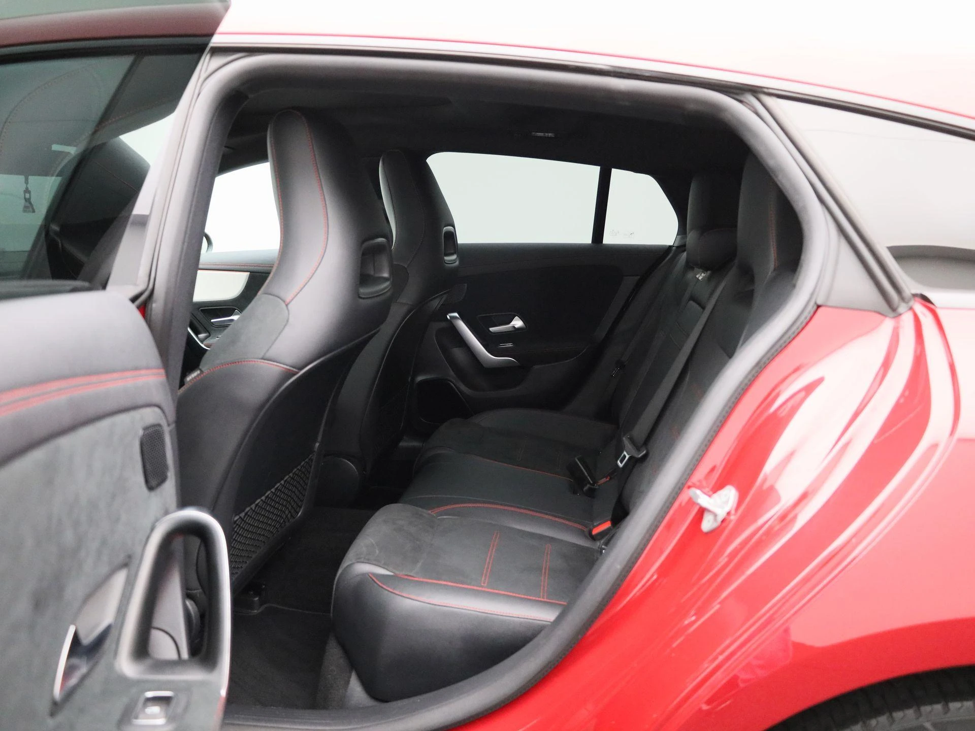 Mercedes-Benz-CLA-image-10