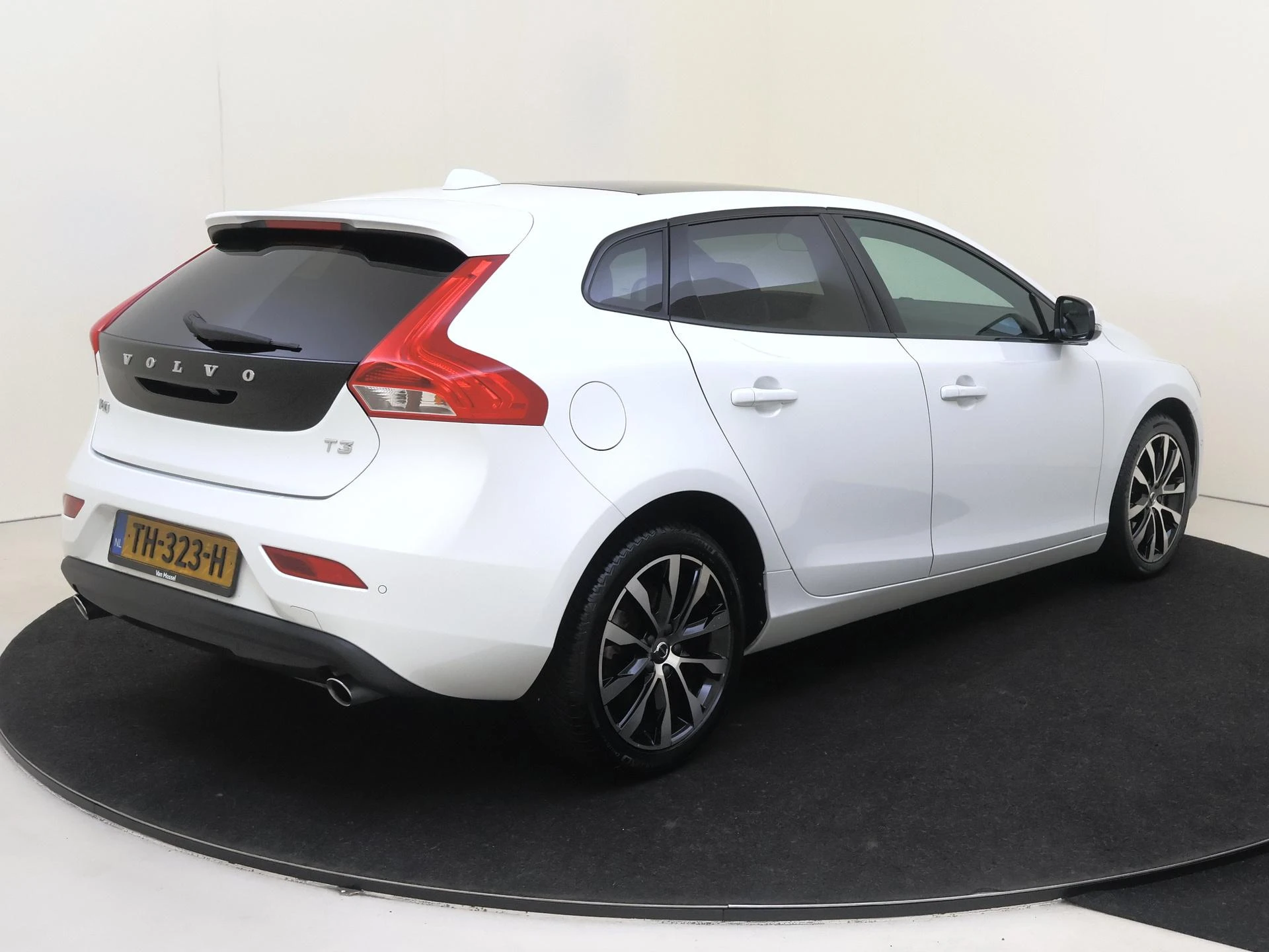 Volvo-V40-image-3