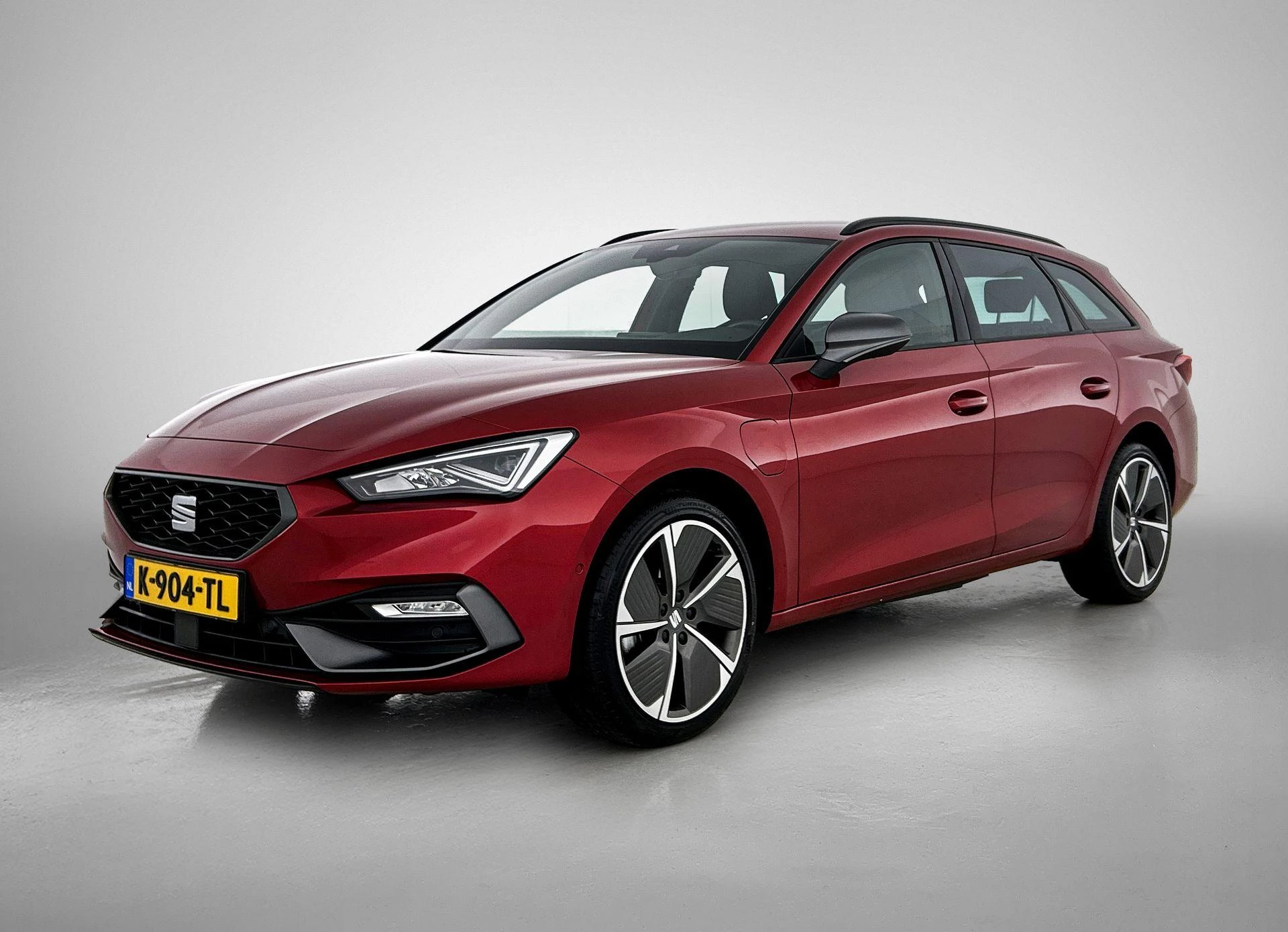 SEAT-Leon-image-0