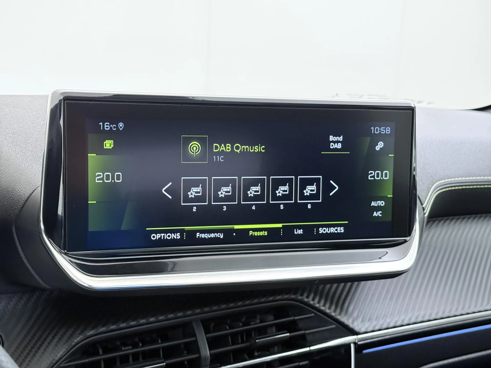 Peugeot-208-image-25