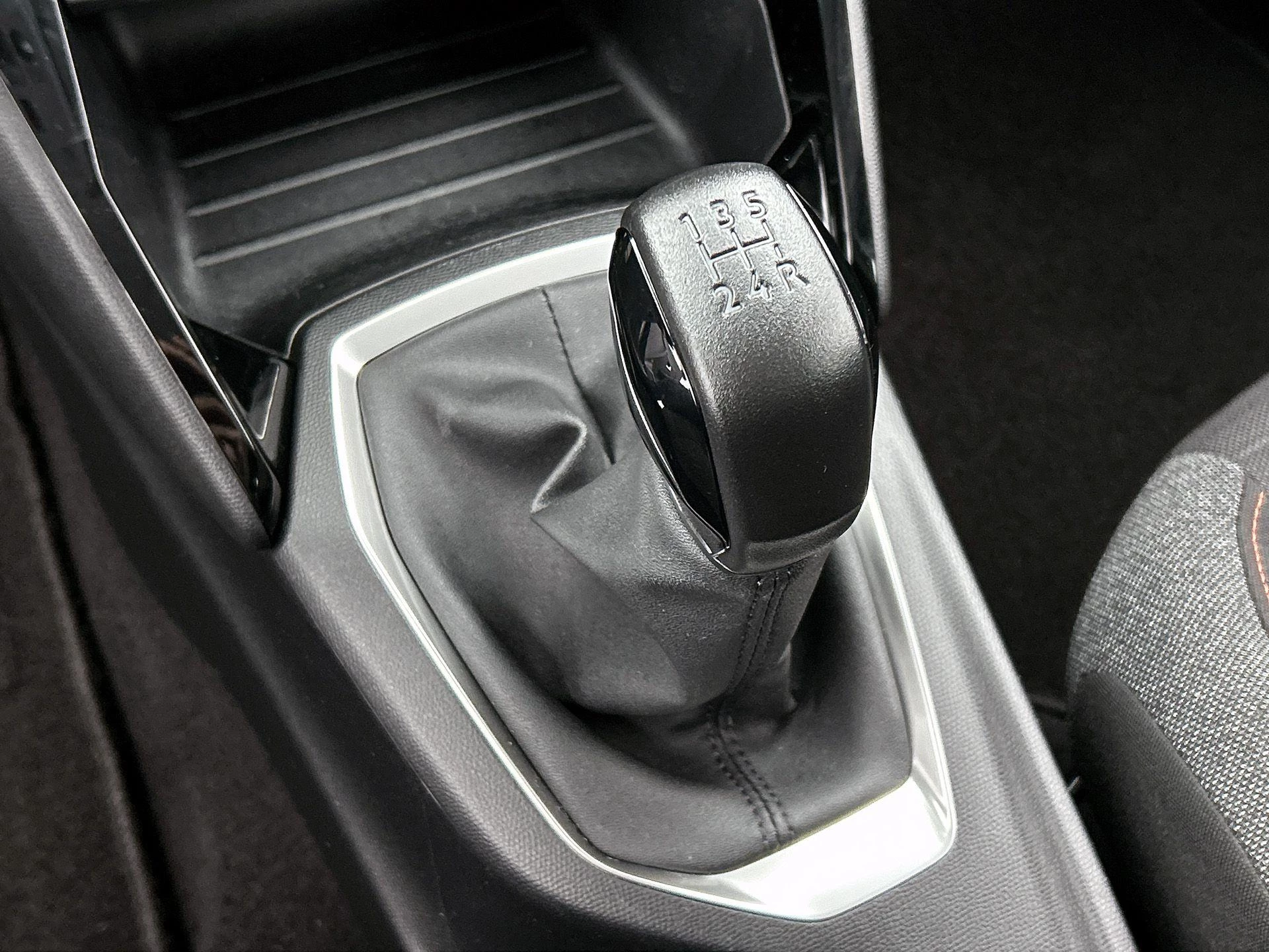 Peugeot-208-image-14