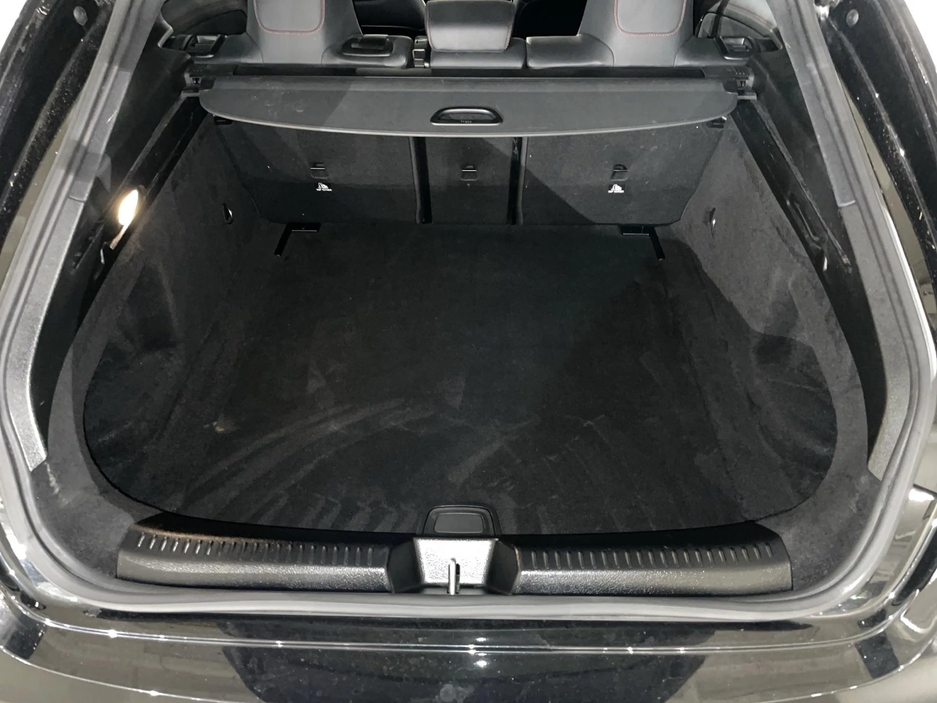 Mercedes-Benz-CLA-image-11