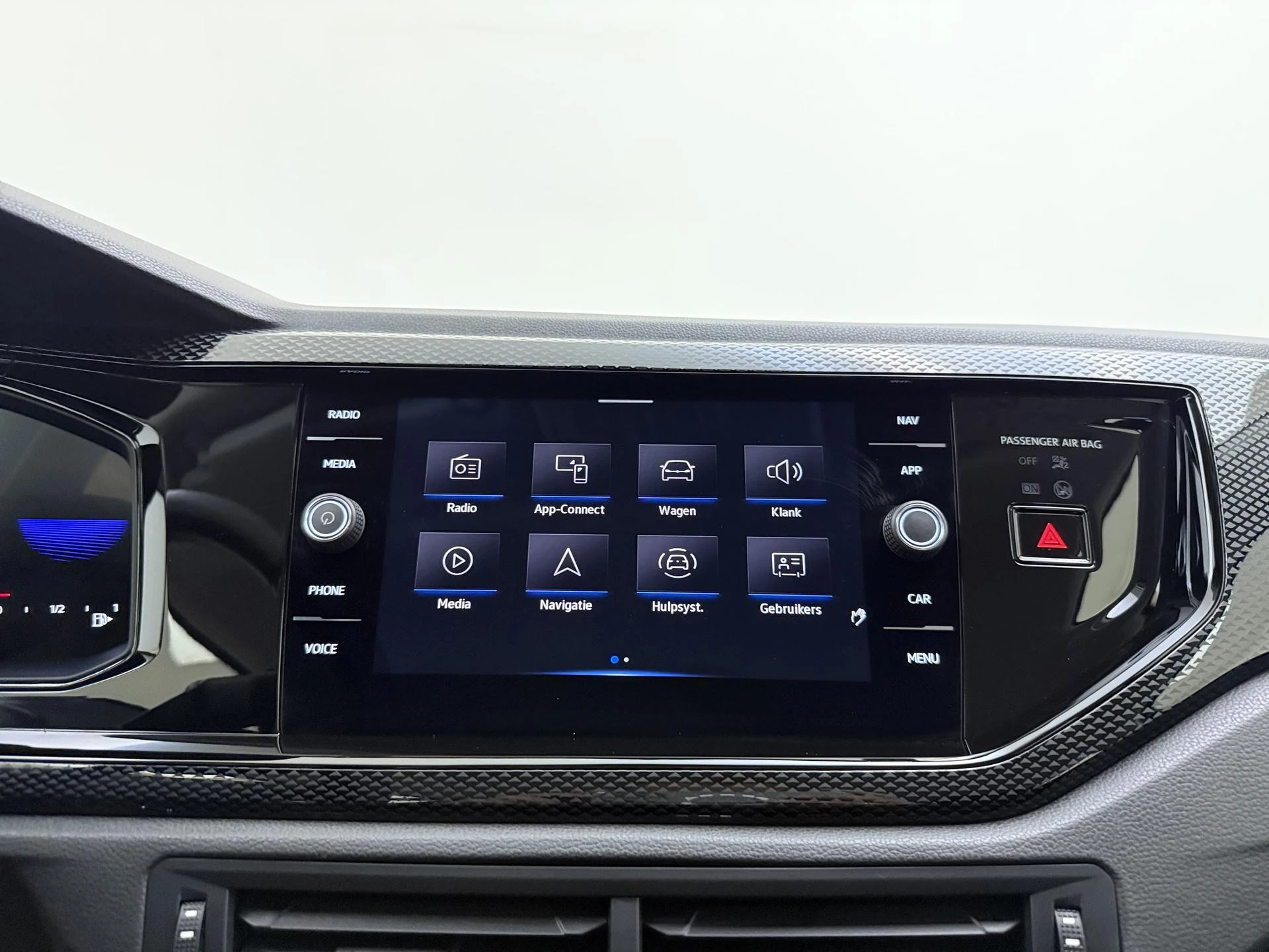 Volkswagen-Polo-image-24