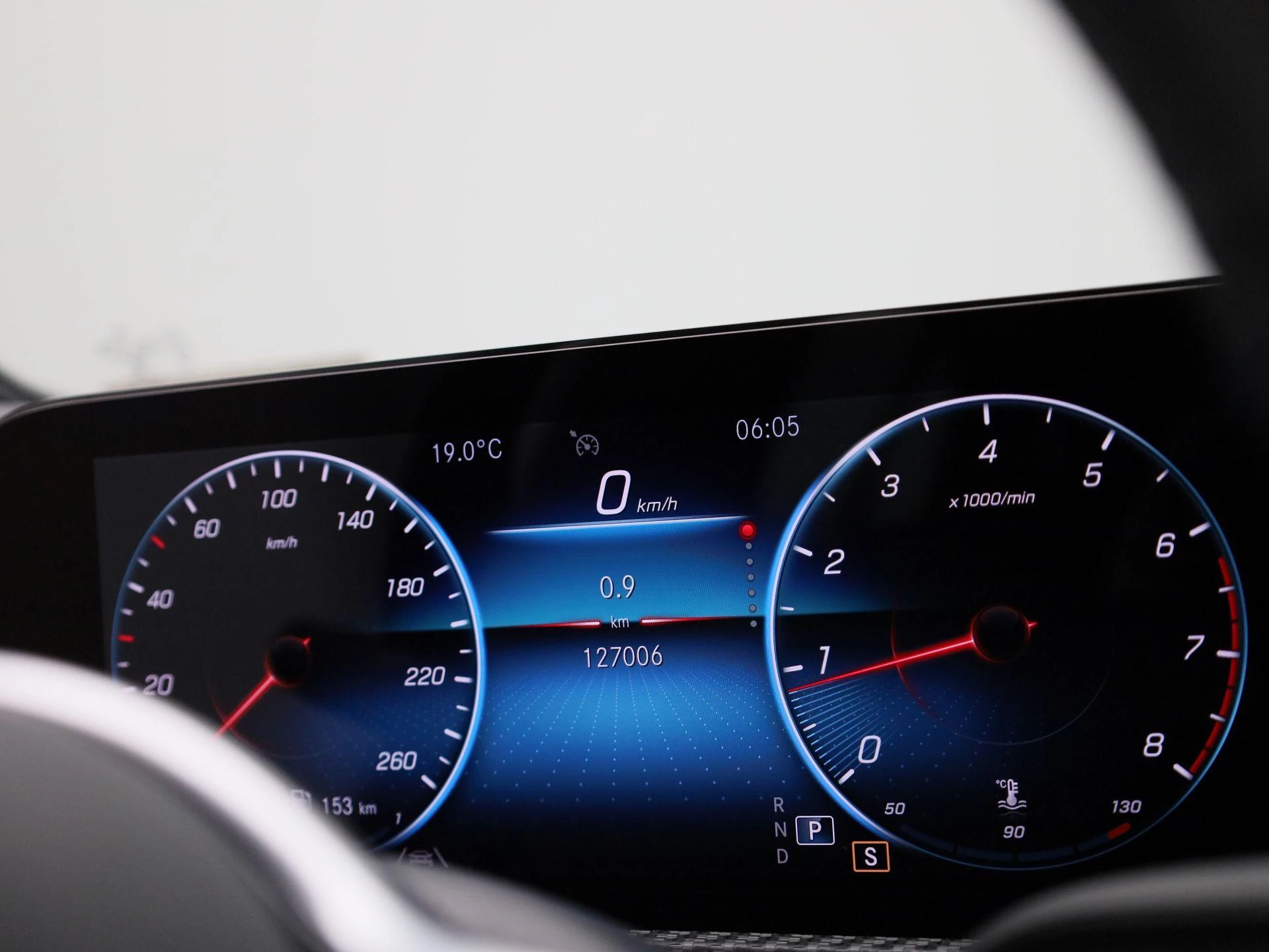 Mercedes-Benz-CLA-image-24