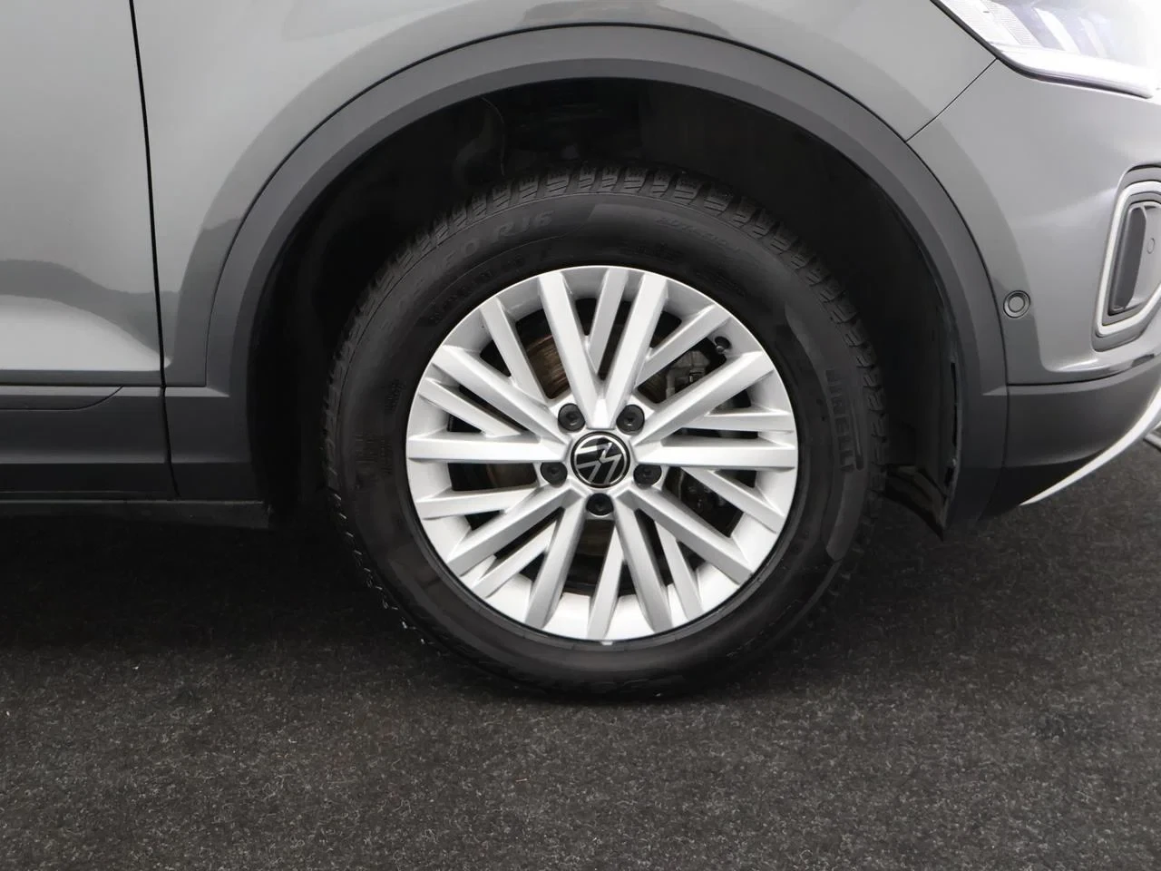 Volkswagen-T-Roc-image-5