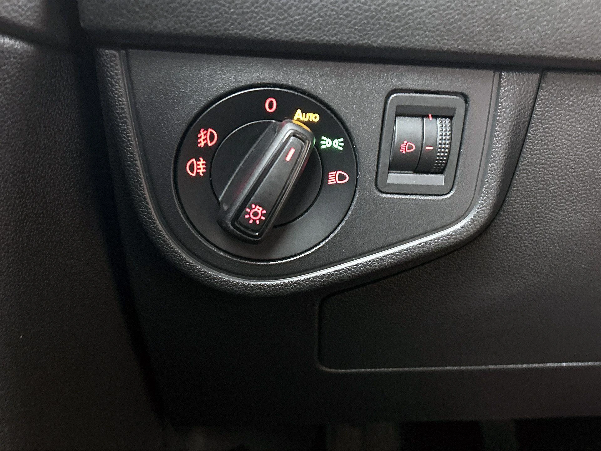 Volkswagen-Polo-image-25