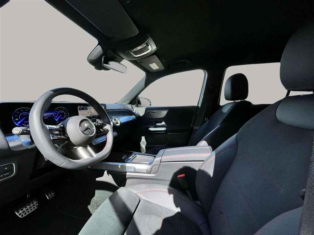 Mercedes-Benz-EQB-image-9