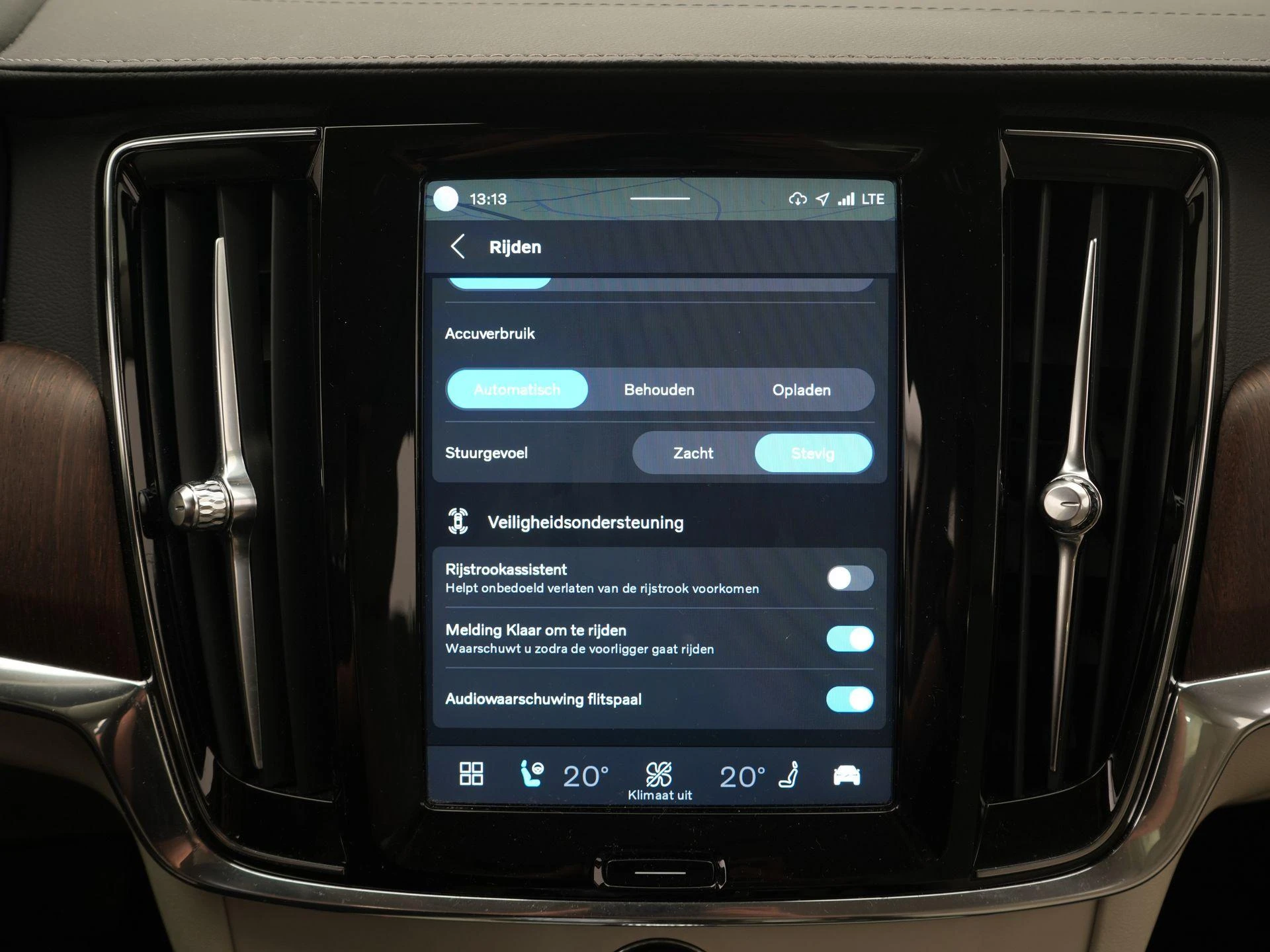 Volvo-S90-image-16