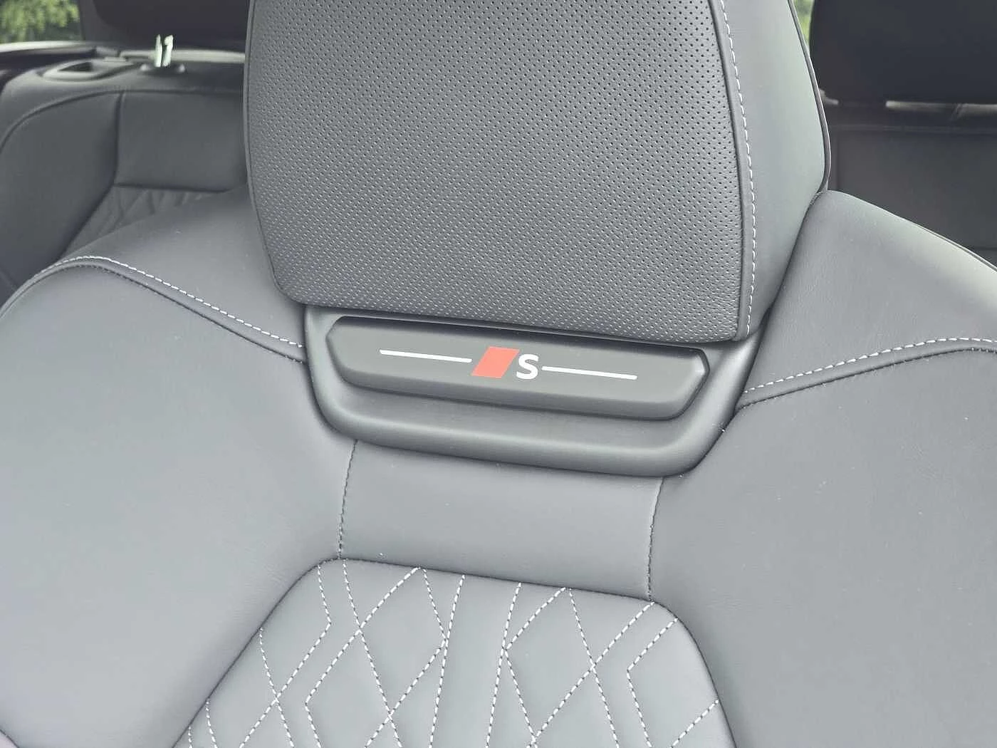 Audi-SQ6 e-tron-image-41