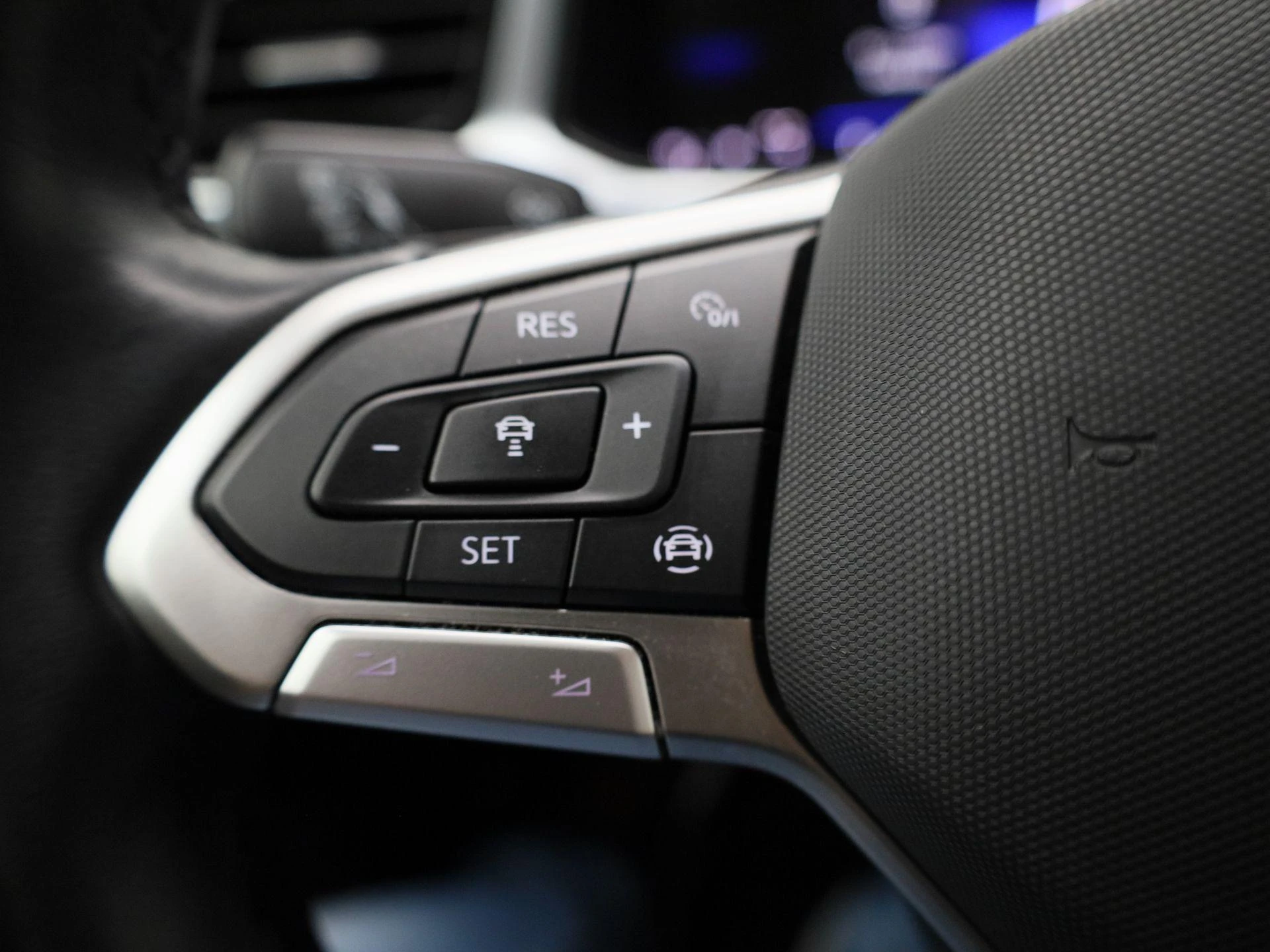 Volkswagen-T-Roc-image-17