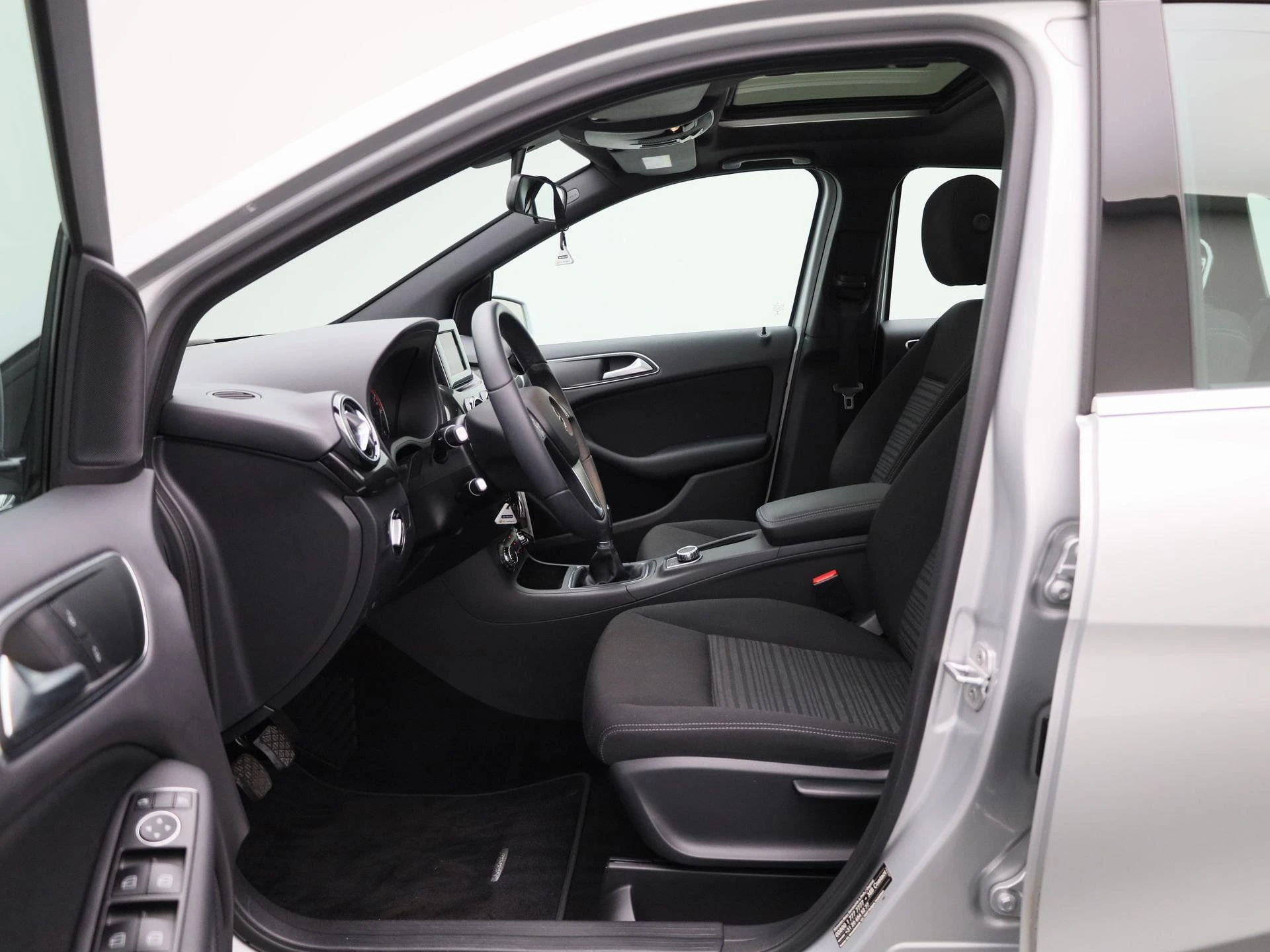 Mercedes-Benz-B-Klasse-image-8