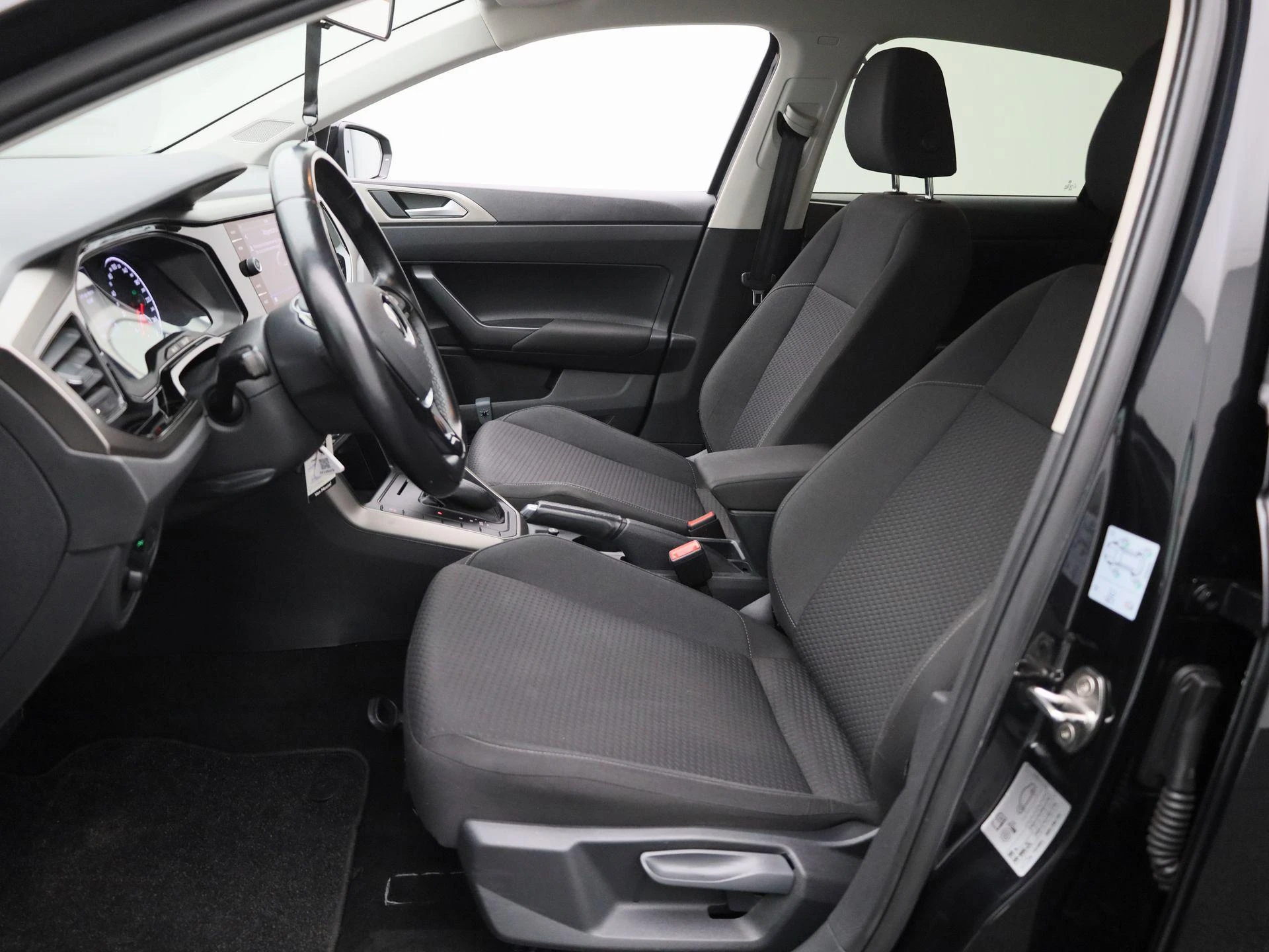 Volkswagen-Polo-image-10