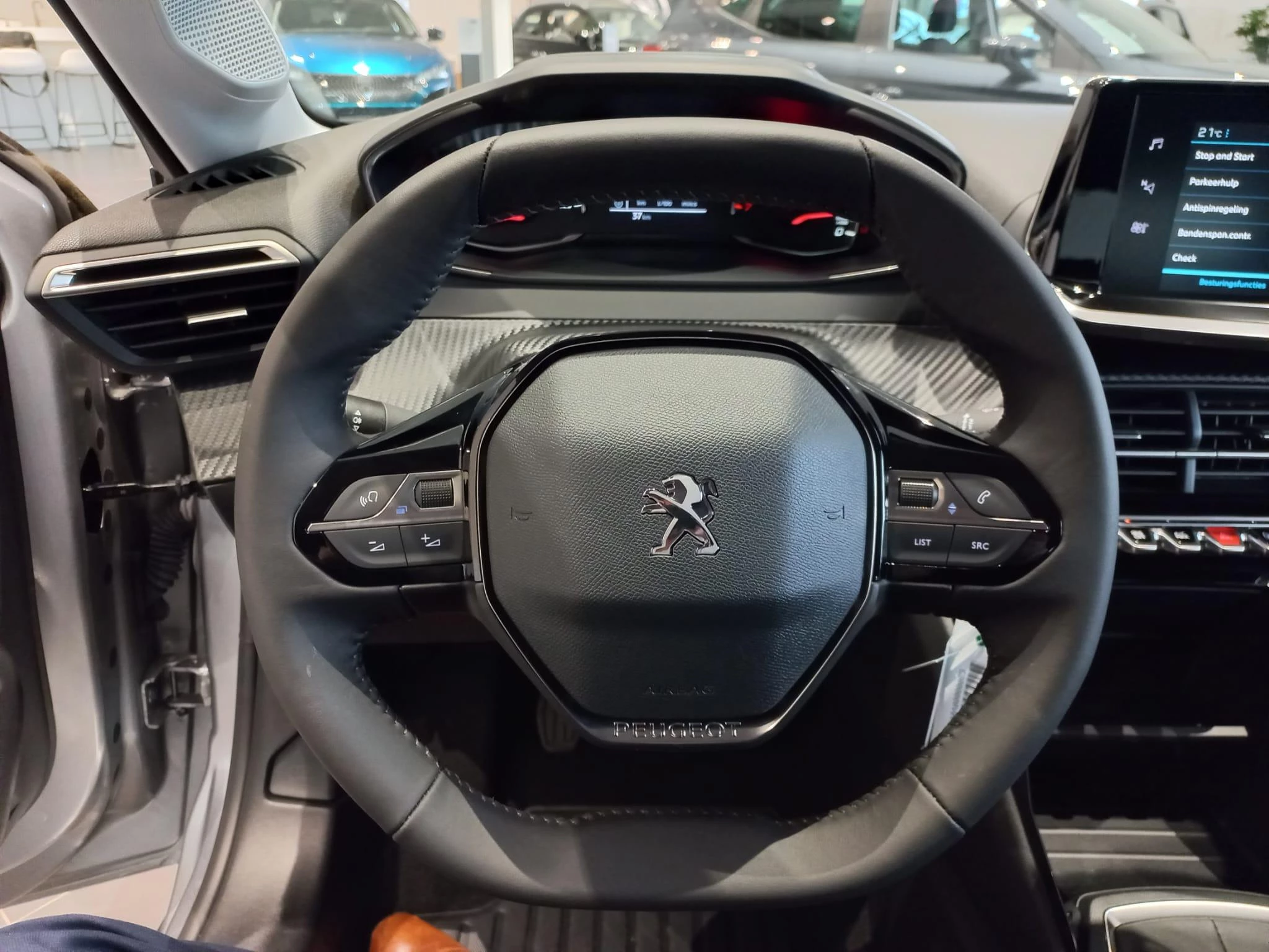 Peugeot-208-image-18