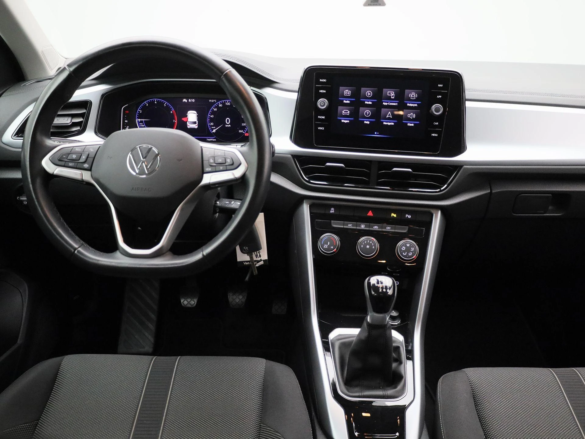 Volkswagen-T-Roc-image-6