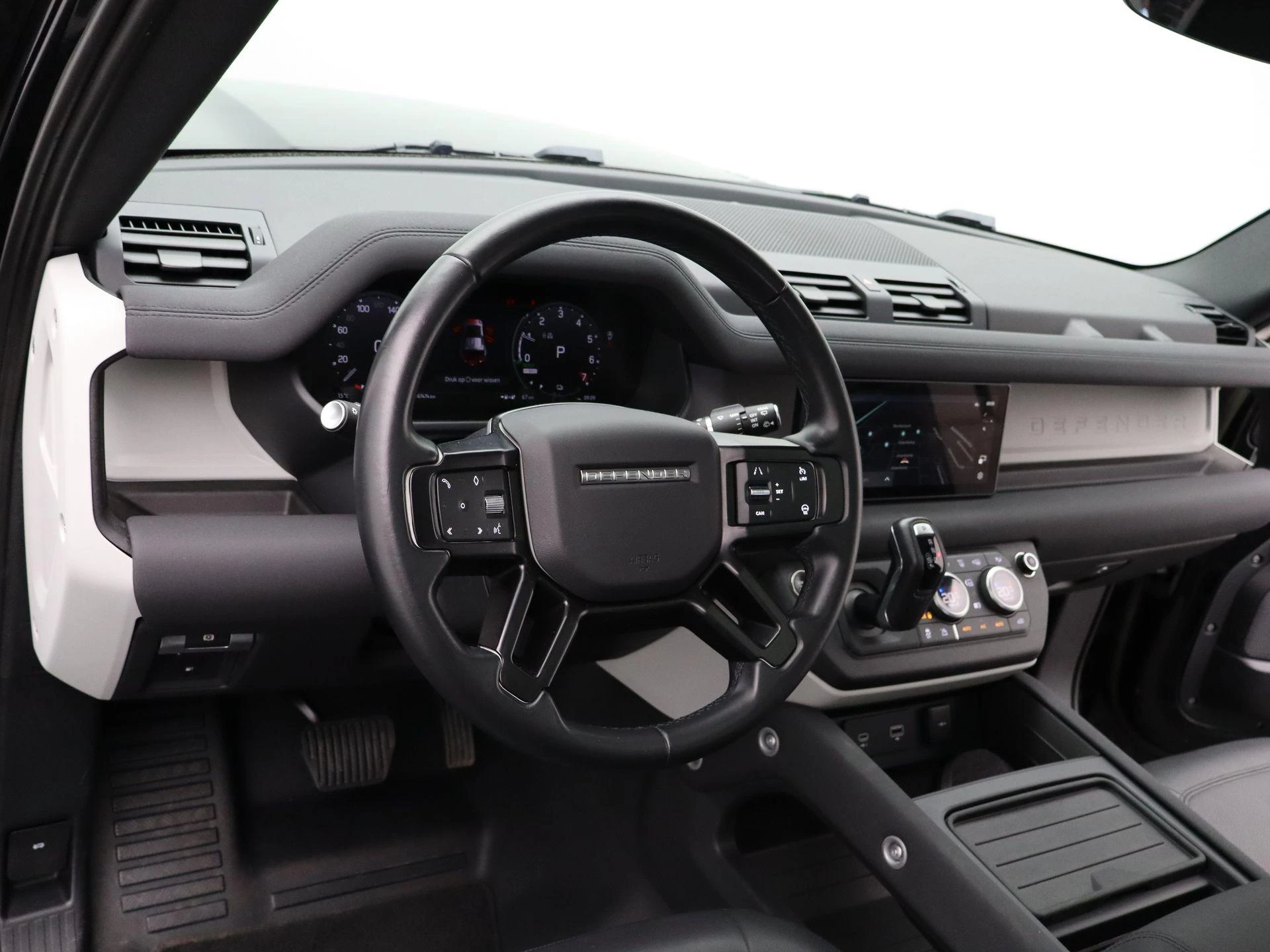 Land Rover-Defender-image-36