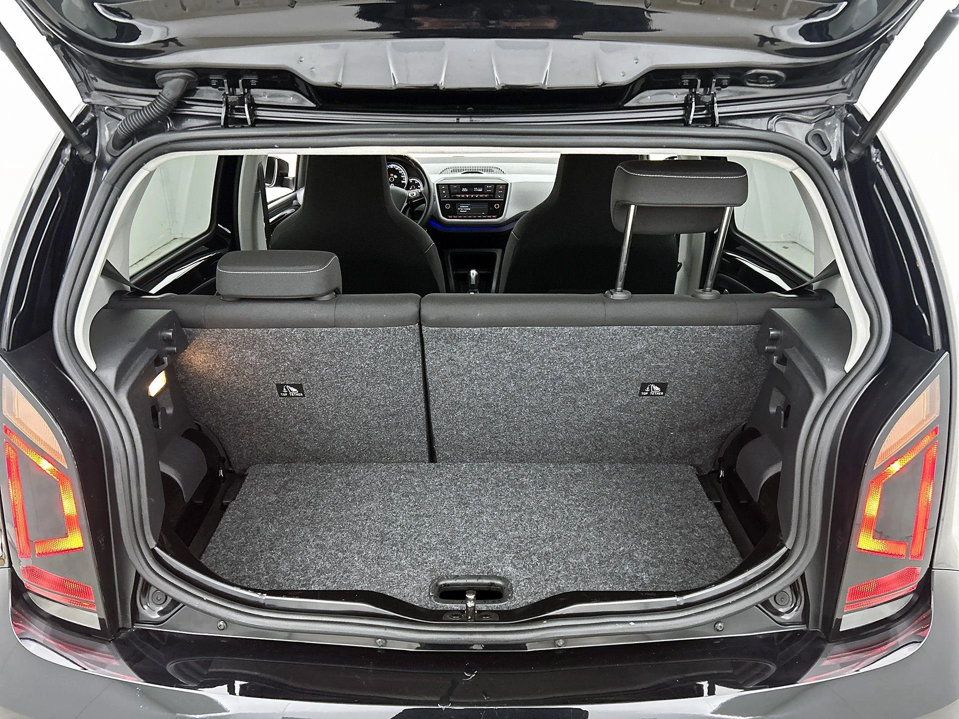 Volkswagen-e-up!-image-18