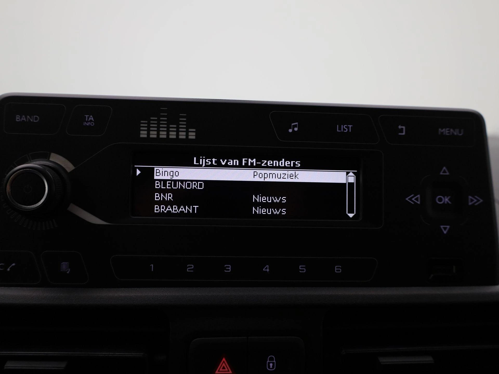 Opel-Combo Life-image-13