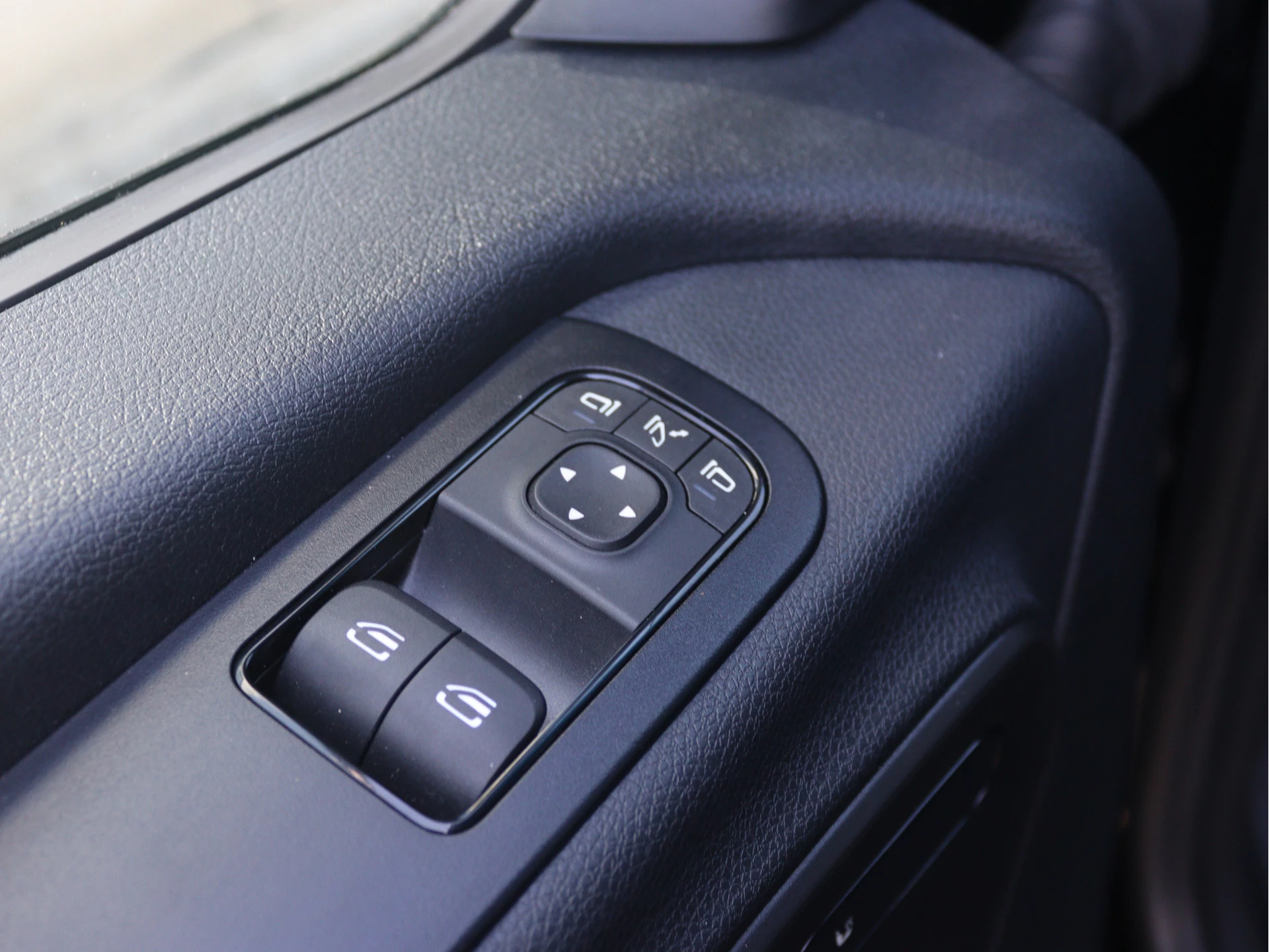 Mercedes-Benz-Sprinter-image-4