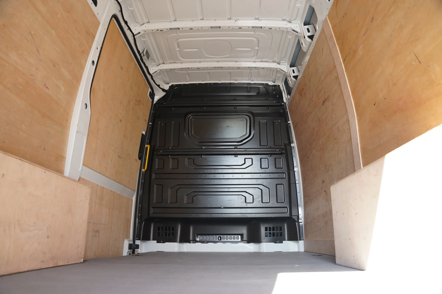 Volkswagen-Crafter-image-10