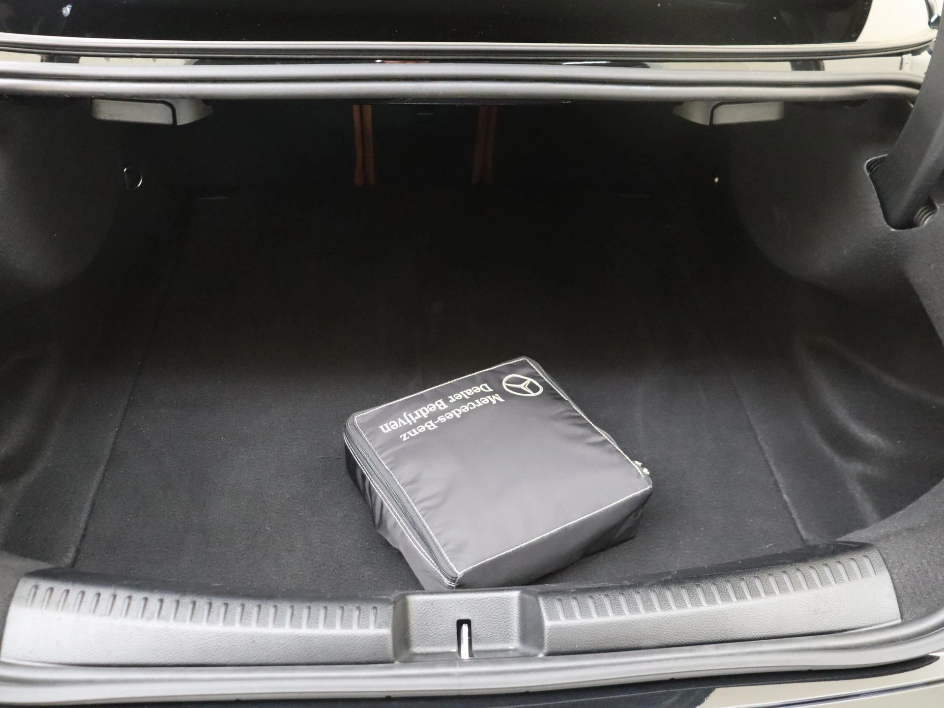 Mercedes-Benz CLA 180 Business Solution Luxury