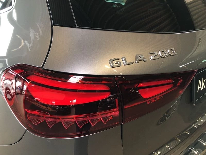Mercedes-Benz GLA 200 AMG NIGHT PANO AHK DISTRONIC 20-ZOLL AMG LineC118 GLA 200 AMG NIGHT PANO AHK DISTRONIC 20-ZOLL AMG Line