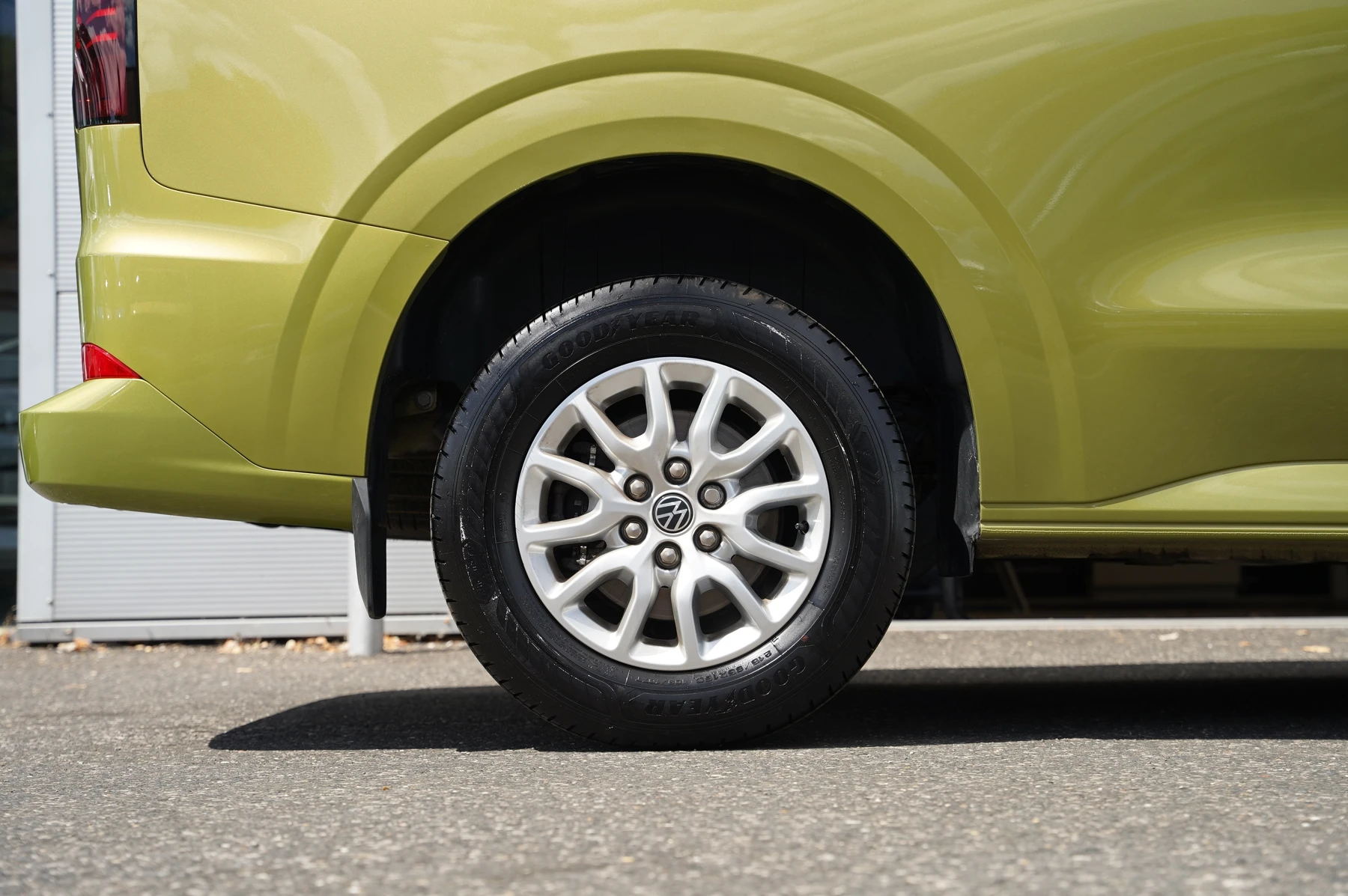 Volkswagen-Transporter-image-30