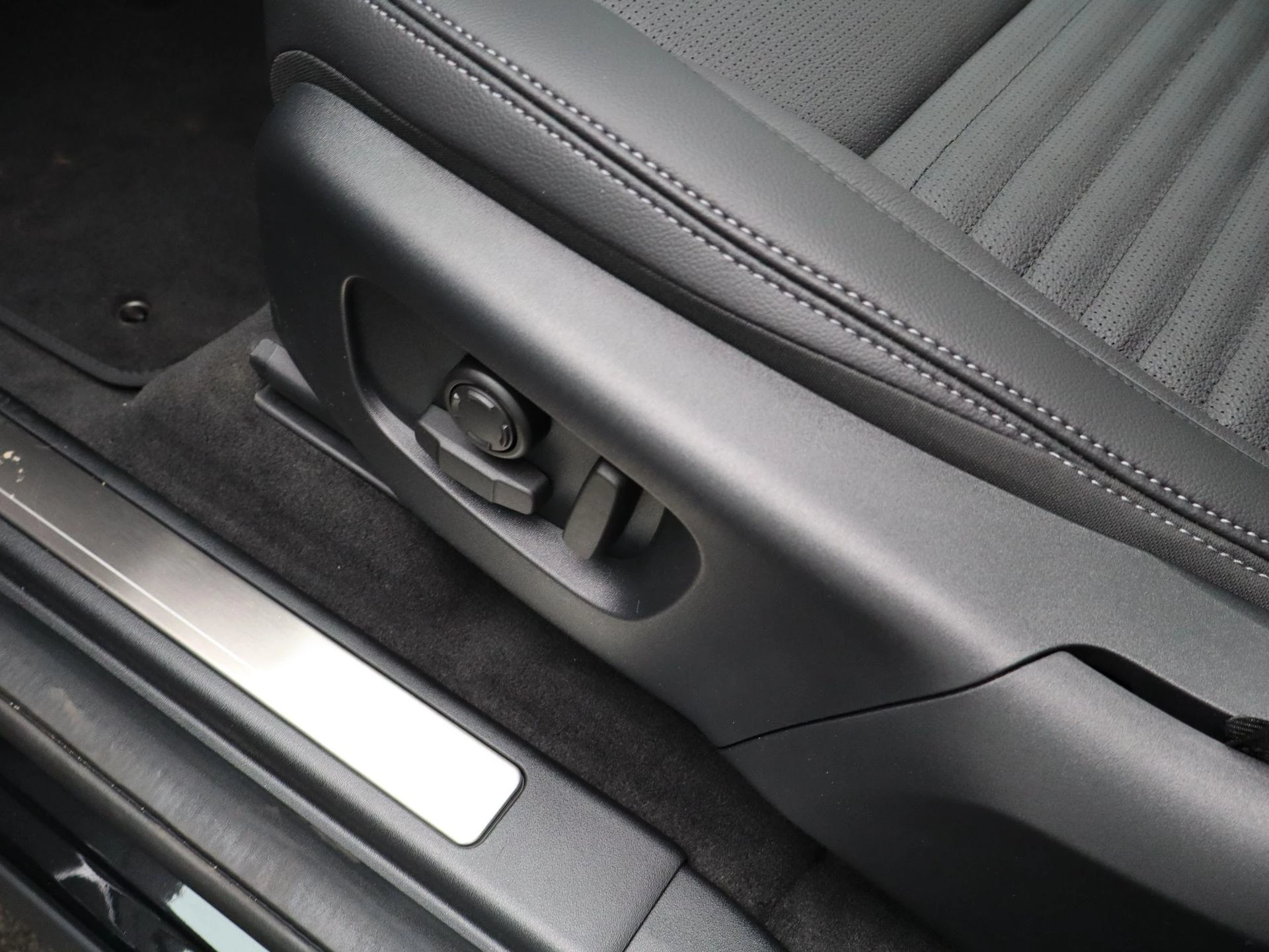 Land Rover-Discovery Sport-image-30