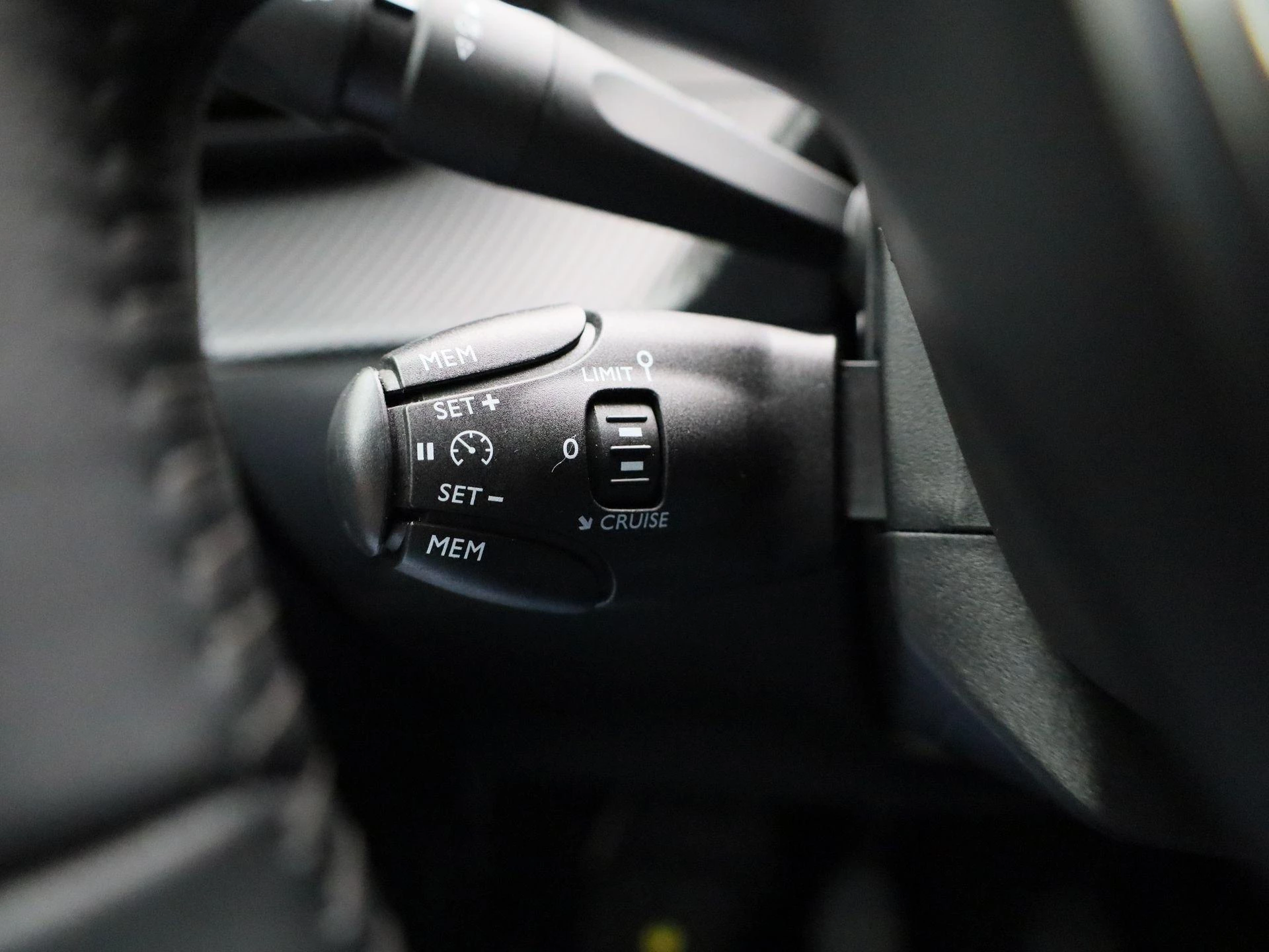 Peugeot-208-image-23