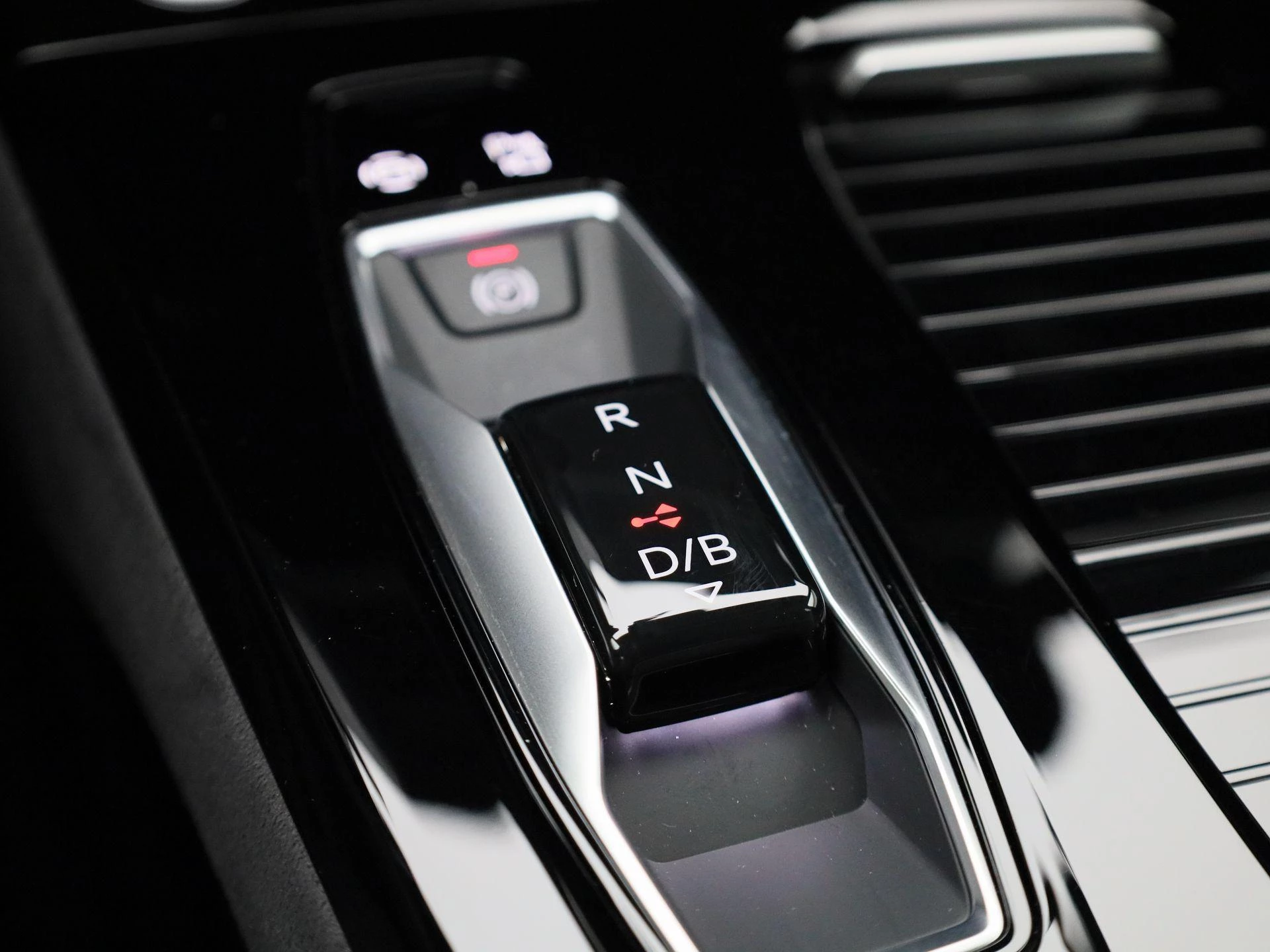 Audi-Q6 e-tron-image-26