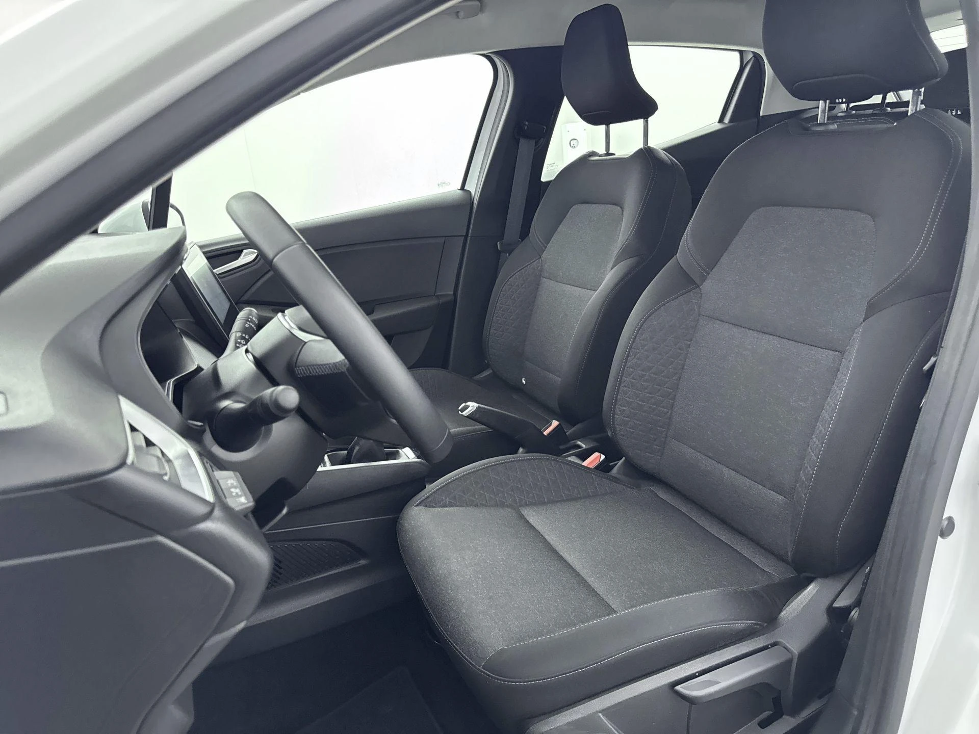 Renault-Clio-image-23