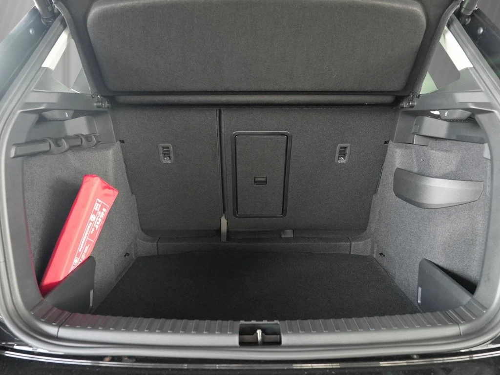 Škoda Karoq 1.5 TSI DSG Selection Navi/AHK/LED