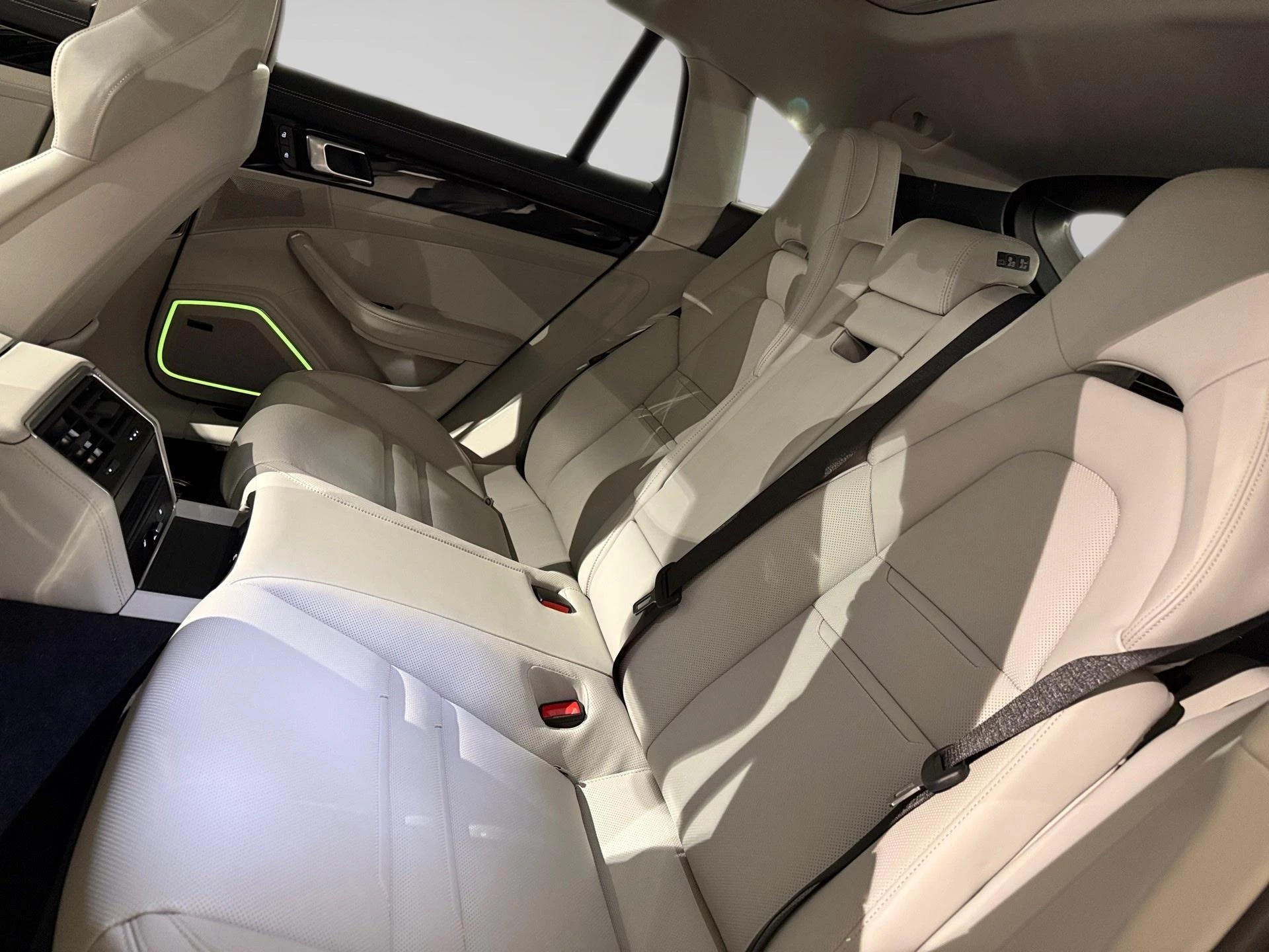 Porsche-Panamera-image-10