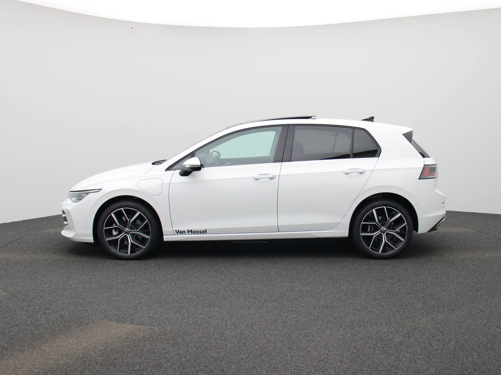 Volkswagen-Golf-image-3