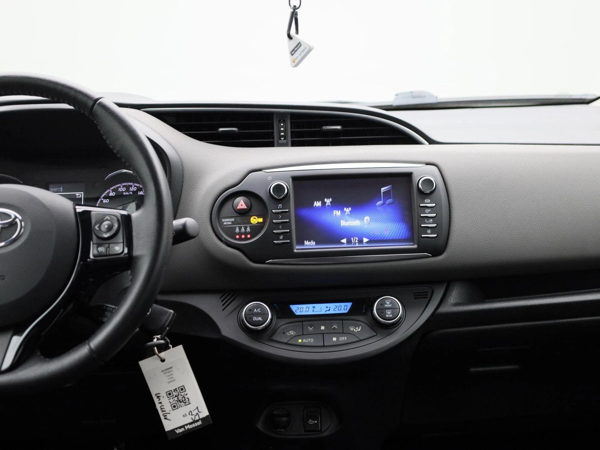 Toyota-Yaris-image-8