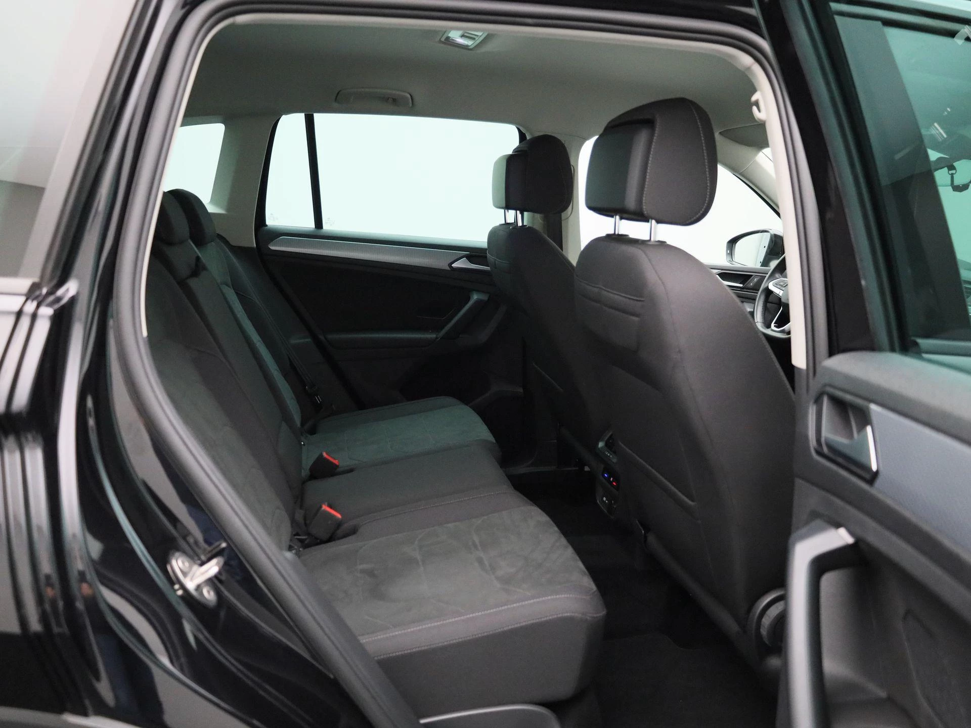 Volkswagen-Tiguan-image-37