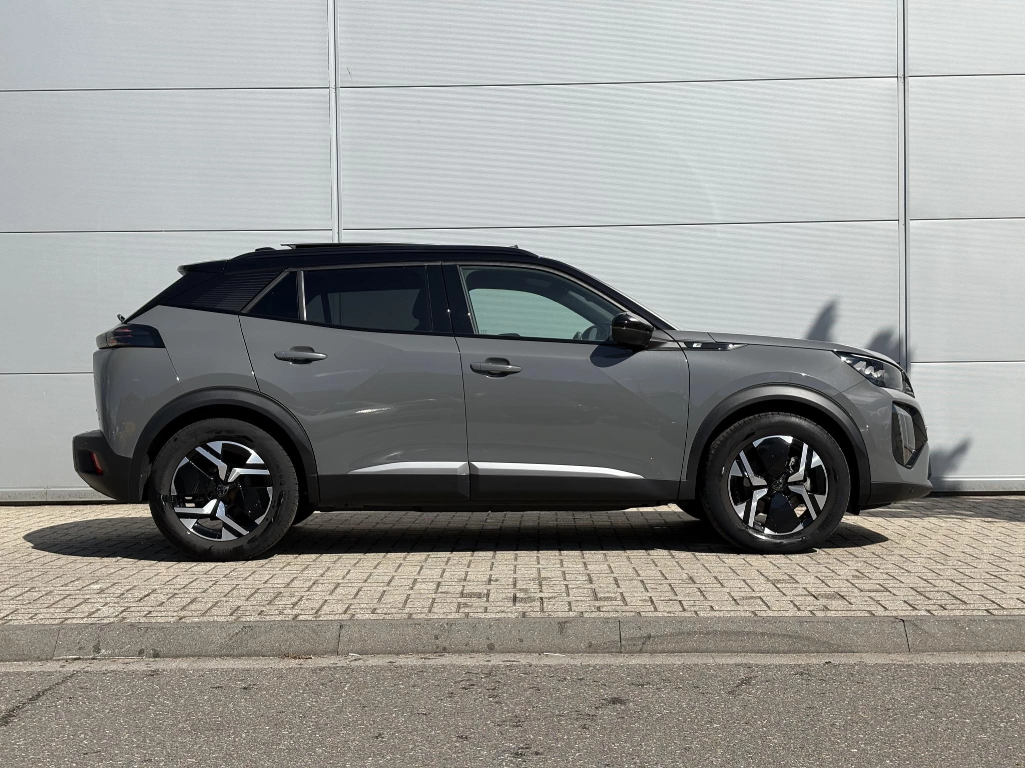 Peugeot e-2008