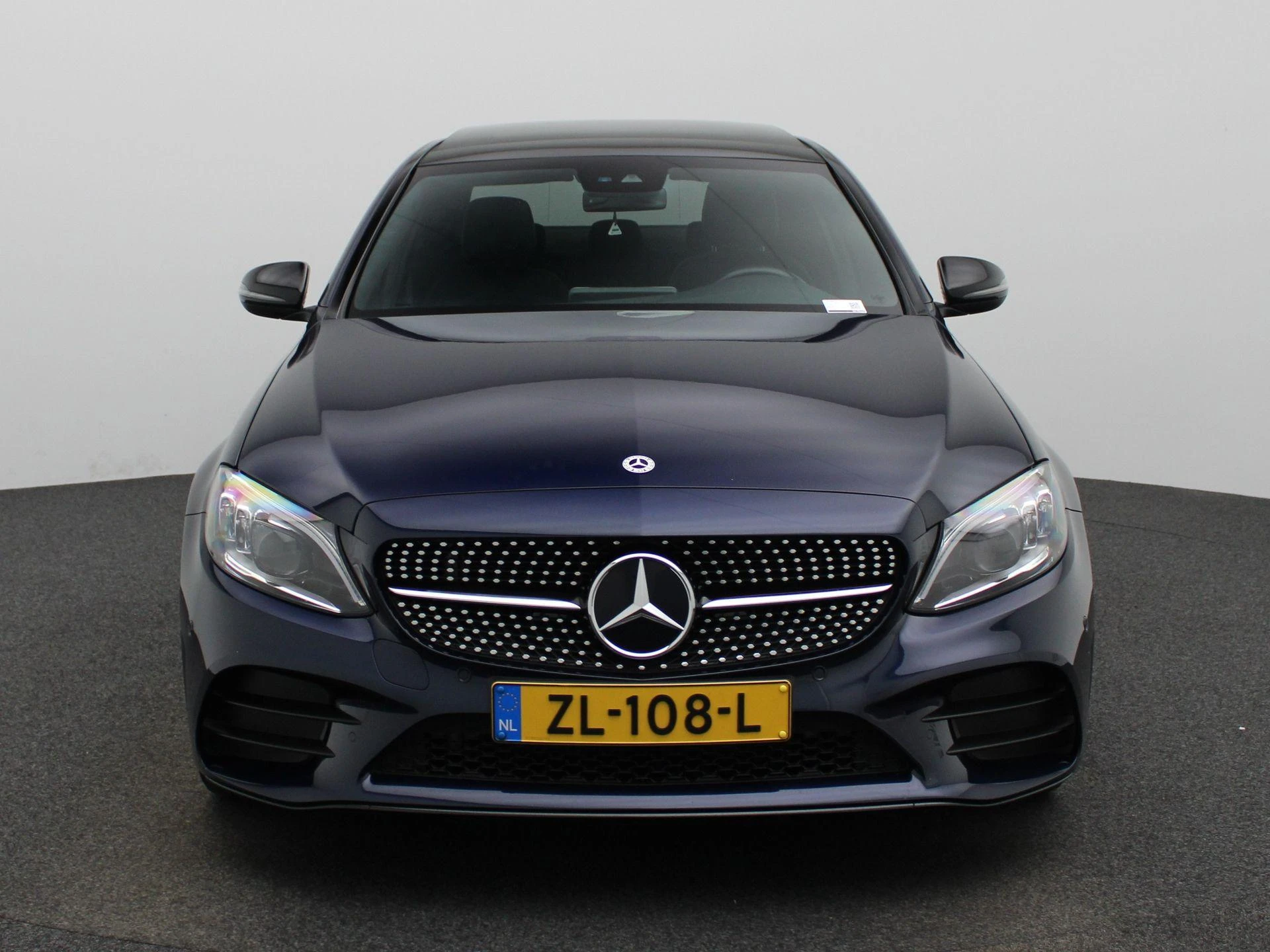 Mercedes-Benz-C-Klasse-image-2