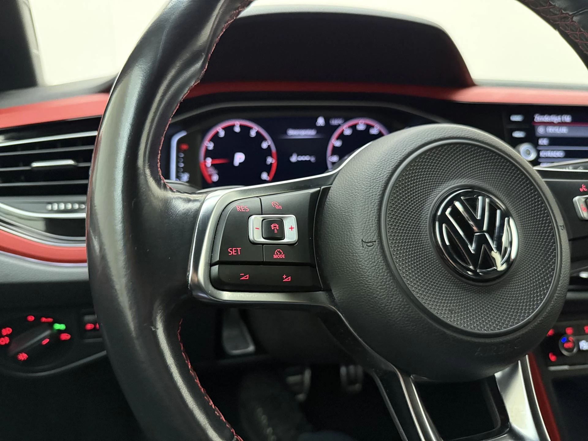 Volkswagen-Polo-image-16