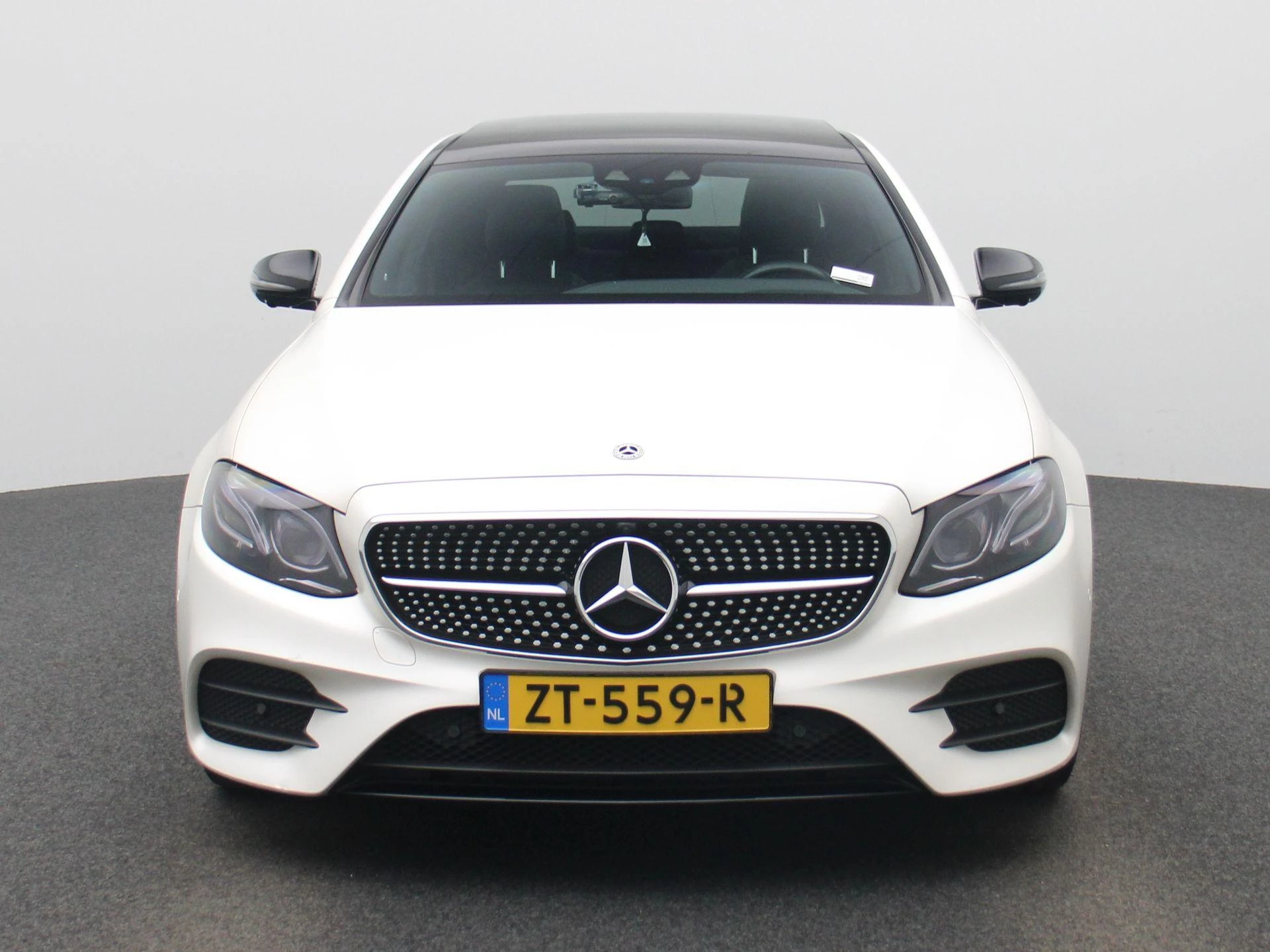 Mercedes-Benz-E-Klasse-image-2