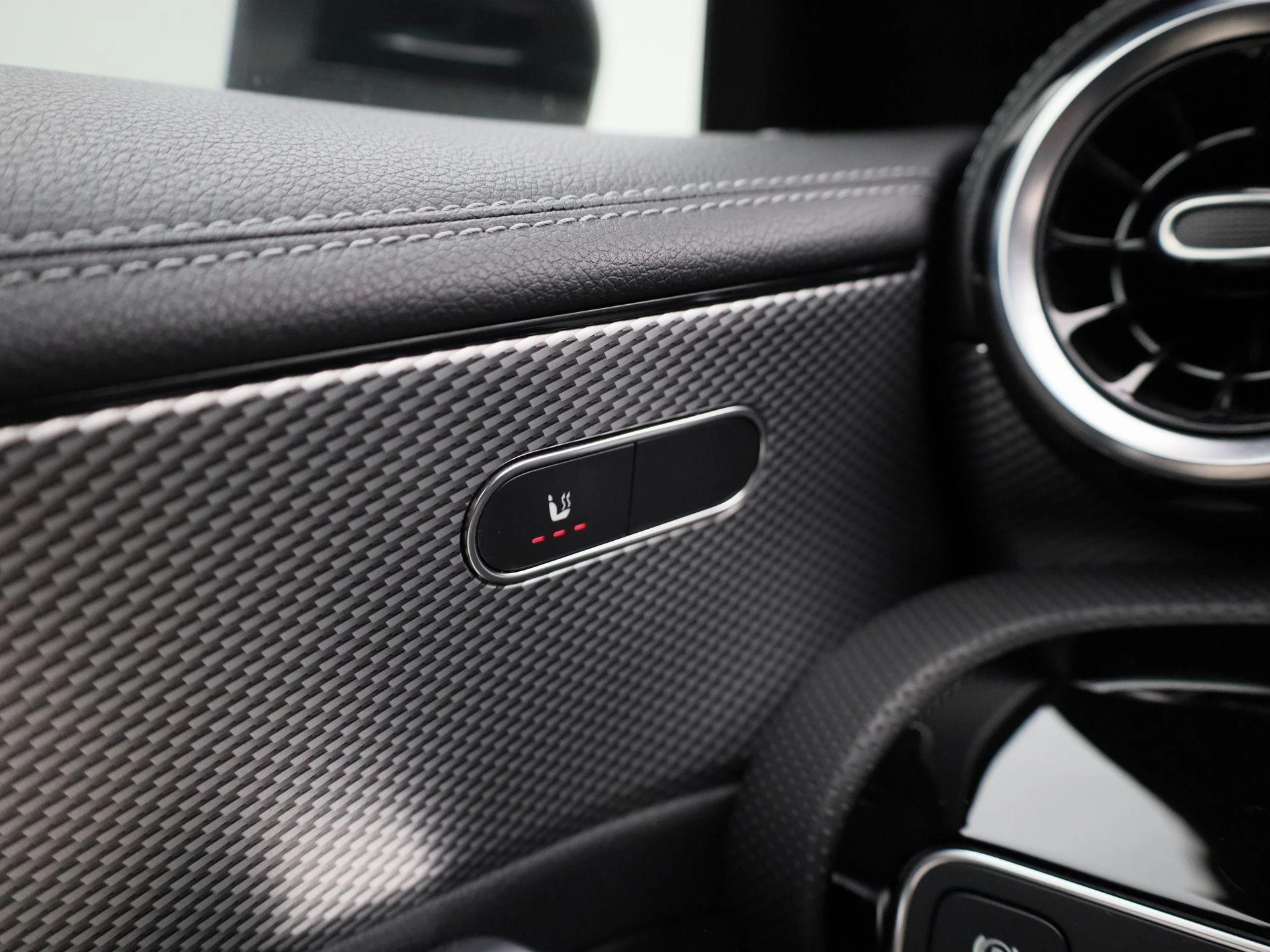 Mercedes-Benz-CLA-image-21