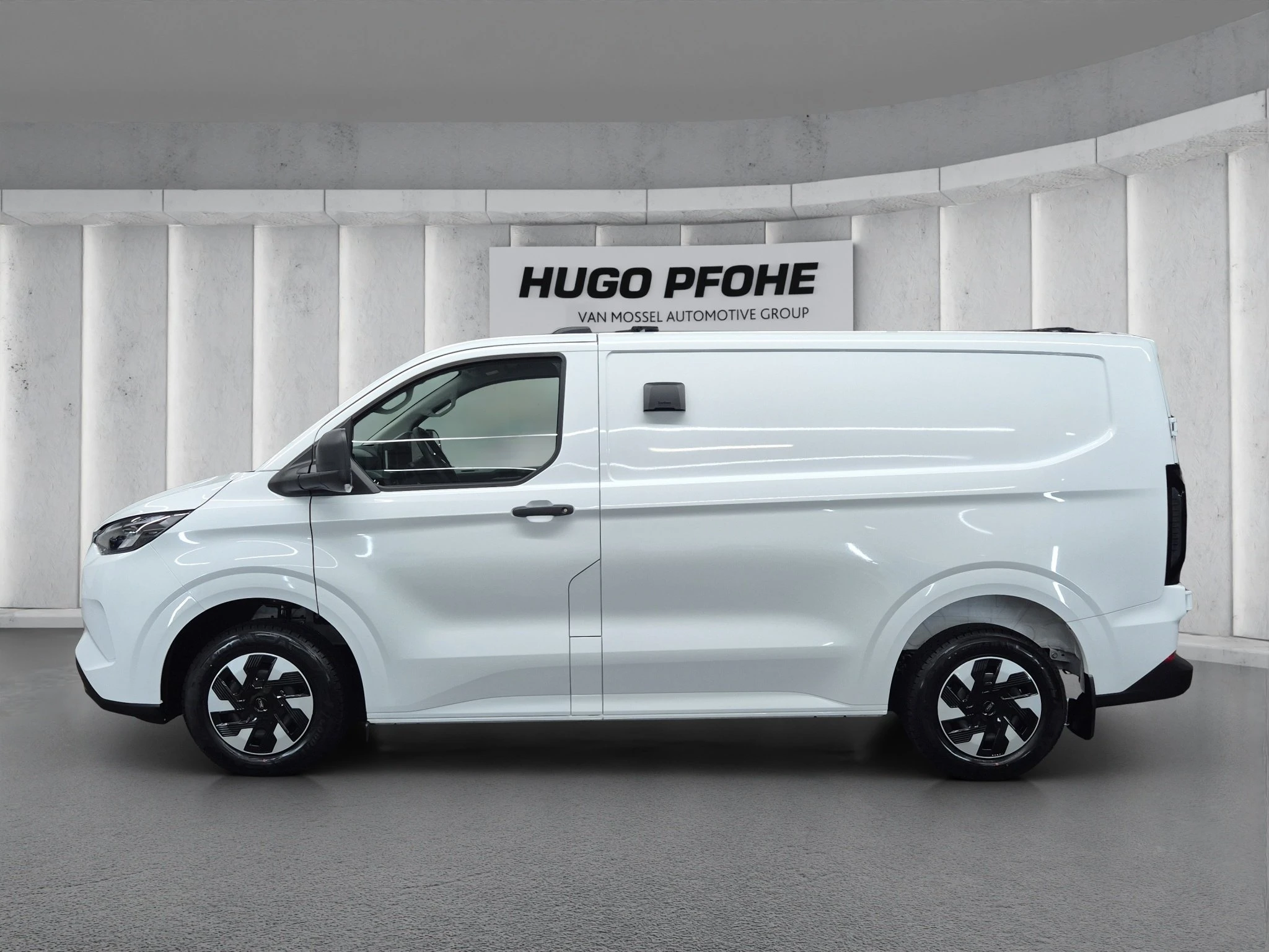 Ford-Transit Custom-image-1