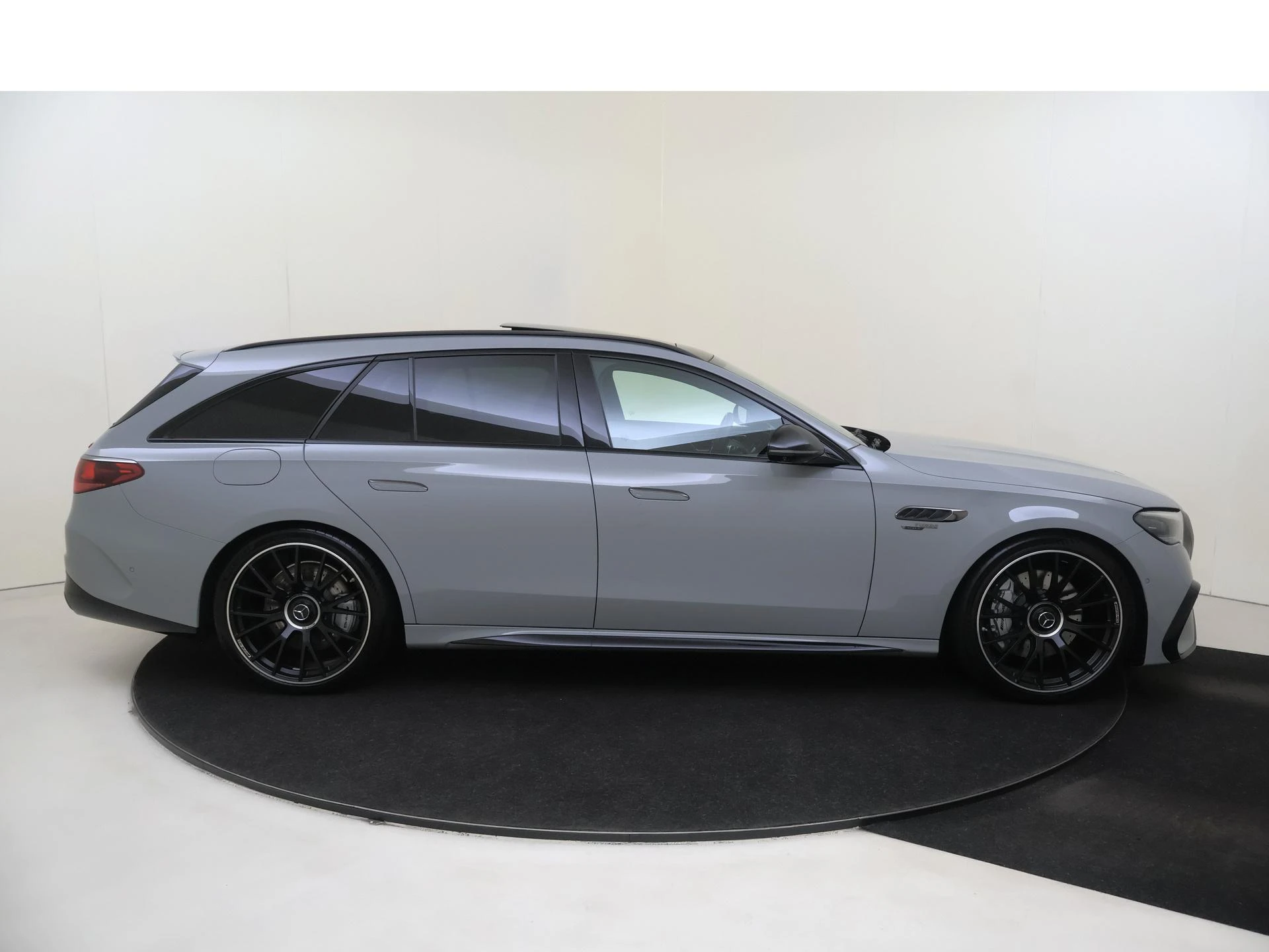 Mercedes-Benz-E-Klasse-image-10