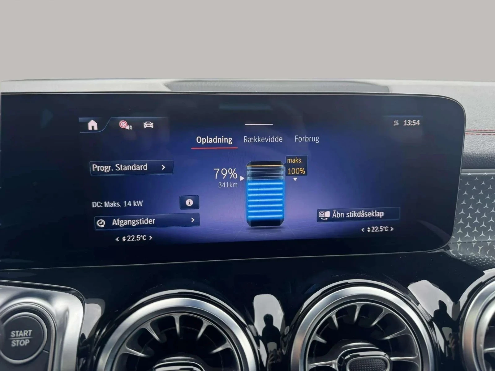 Mercedes-Benz-EQB-image-21