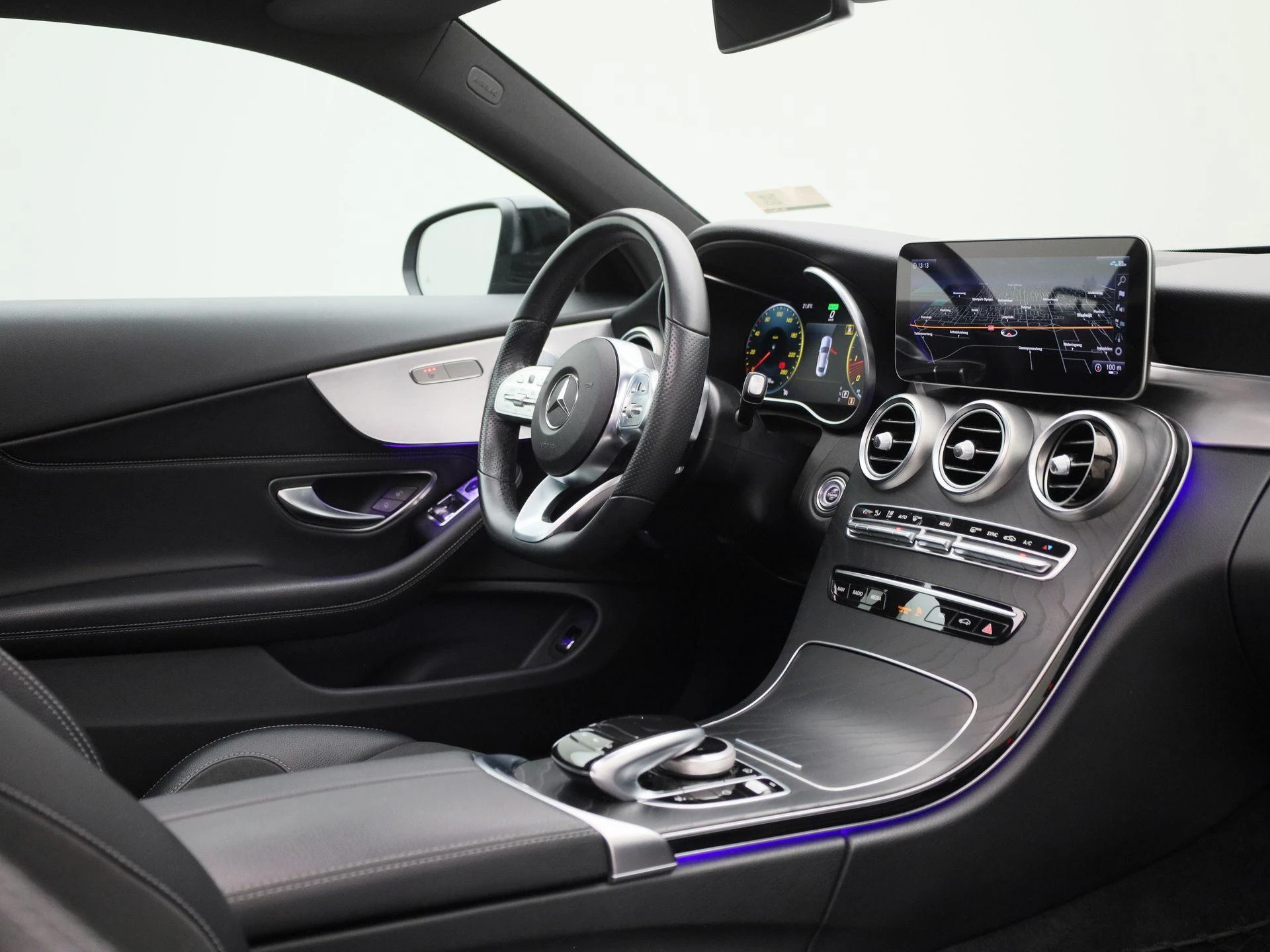 Mercedes-Benz-C-Klasse-image-37