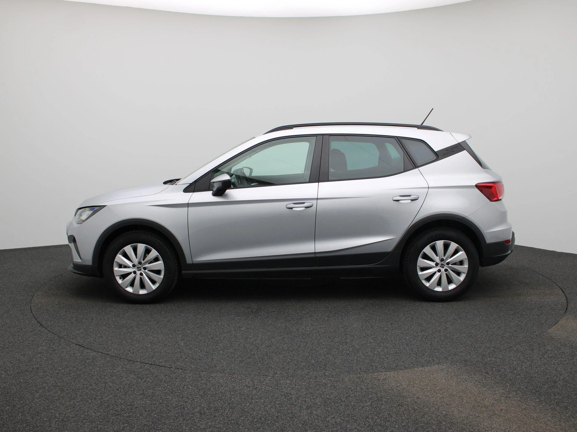 SEAT-Arona-image-3