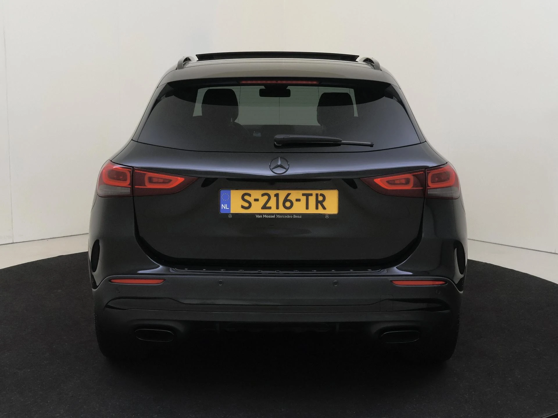 Mercedes-Benz-GLA-image-8